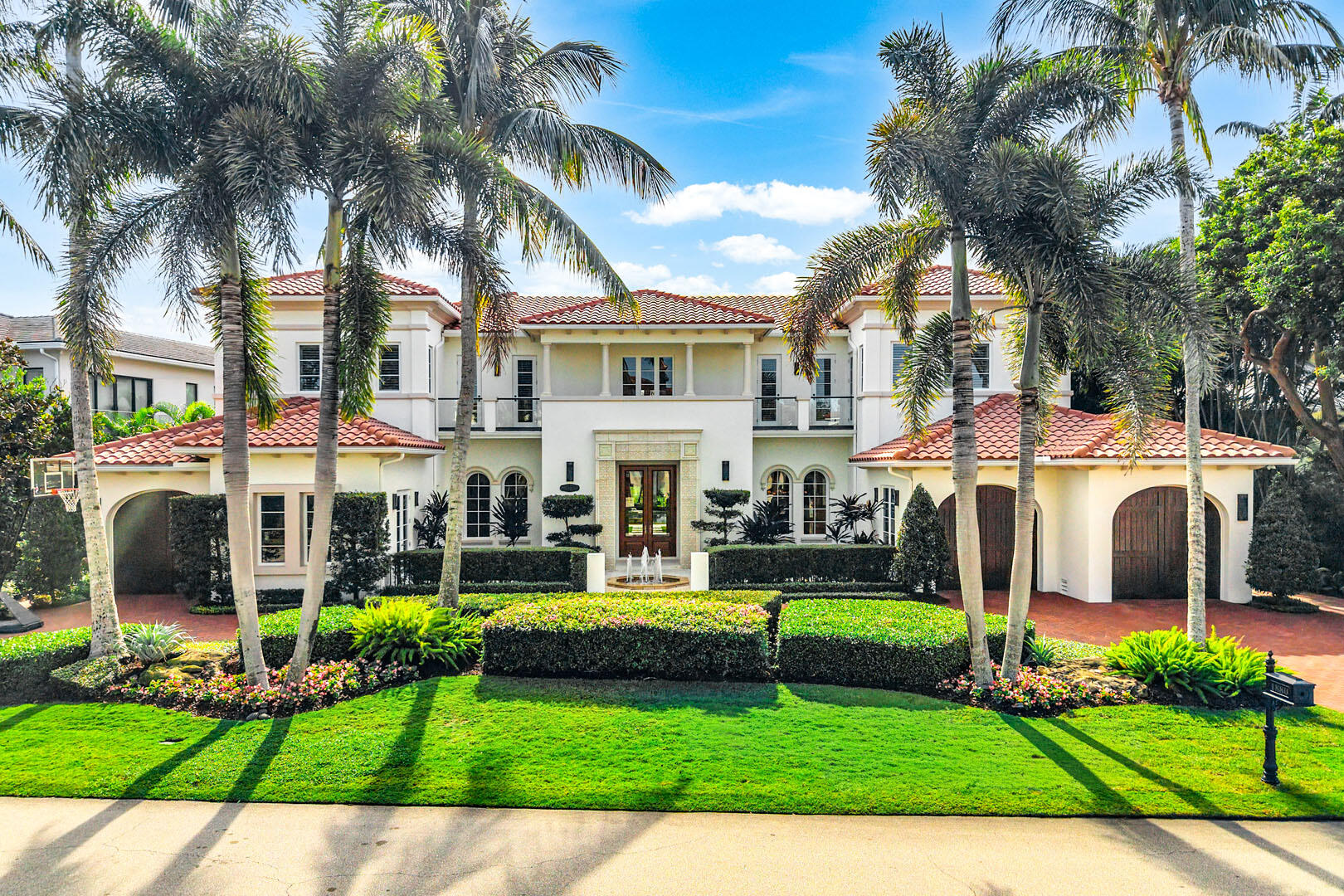 ROYAL PALM YACHT & COUNTRY CLUB - Residential
