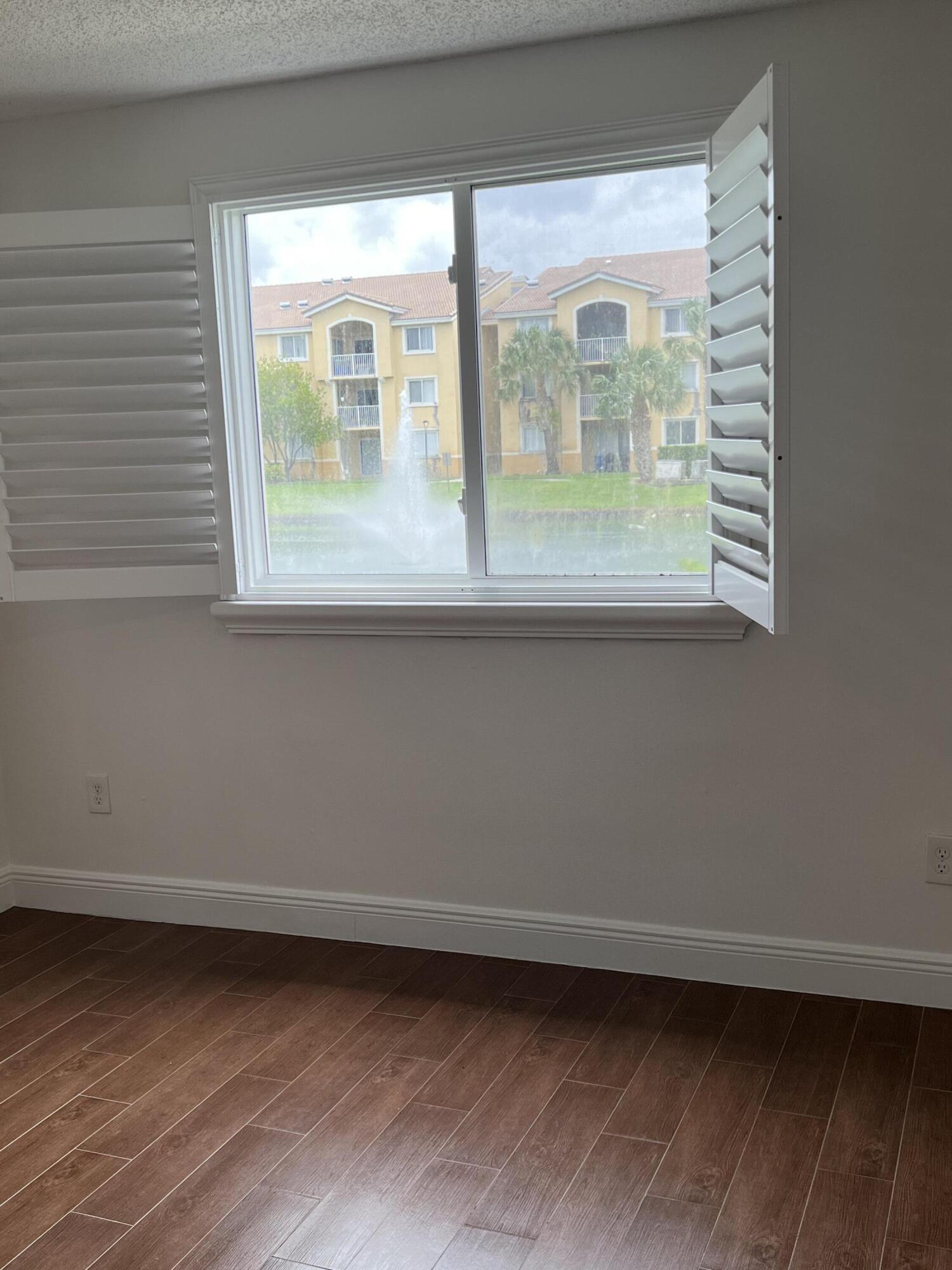 ROYAL GRAND CONDO - Residential