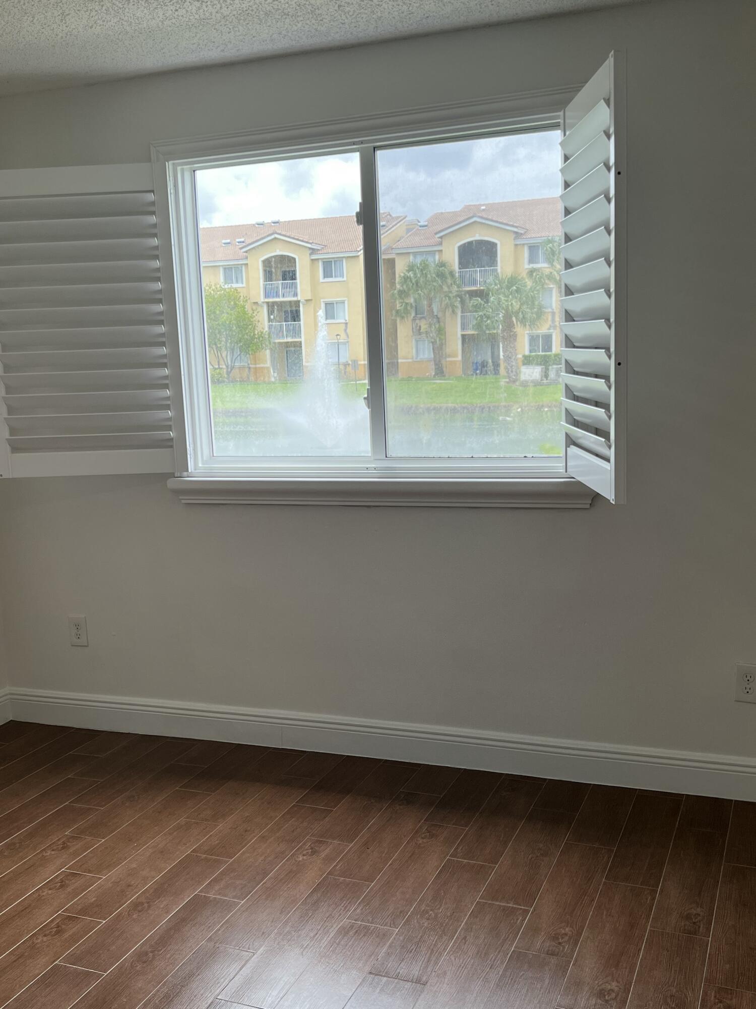 ROYAL GRAND CONDO - Residential
