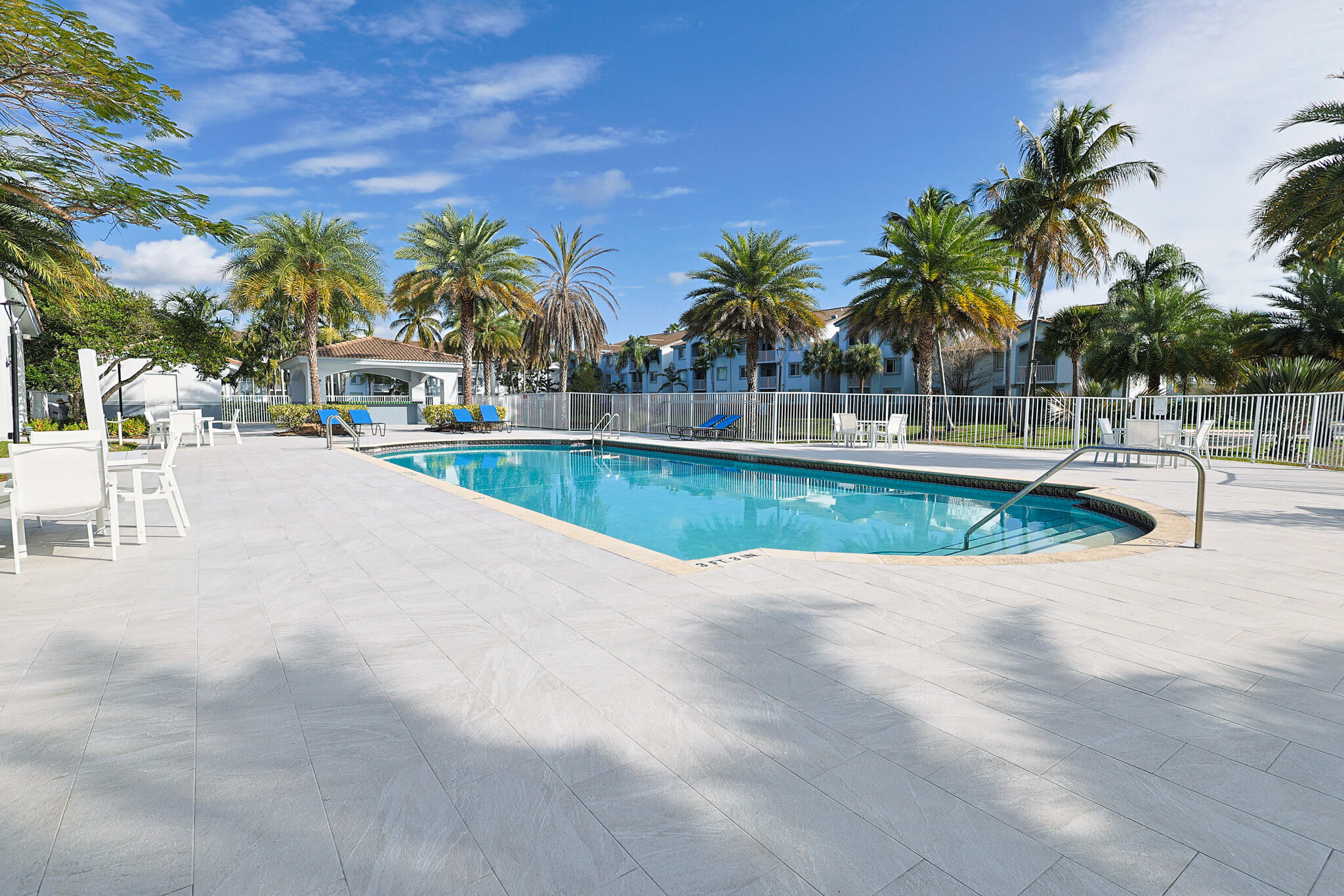 ROYAL GRAND CONDO - Residential