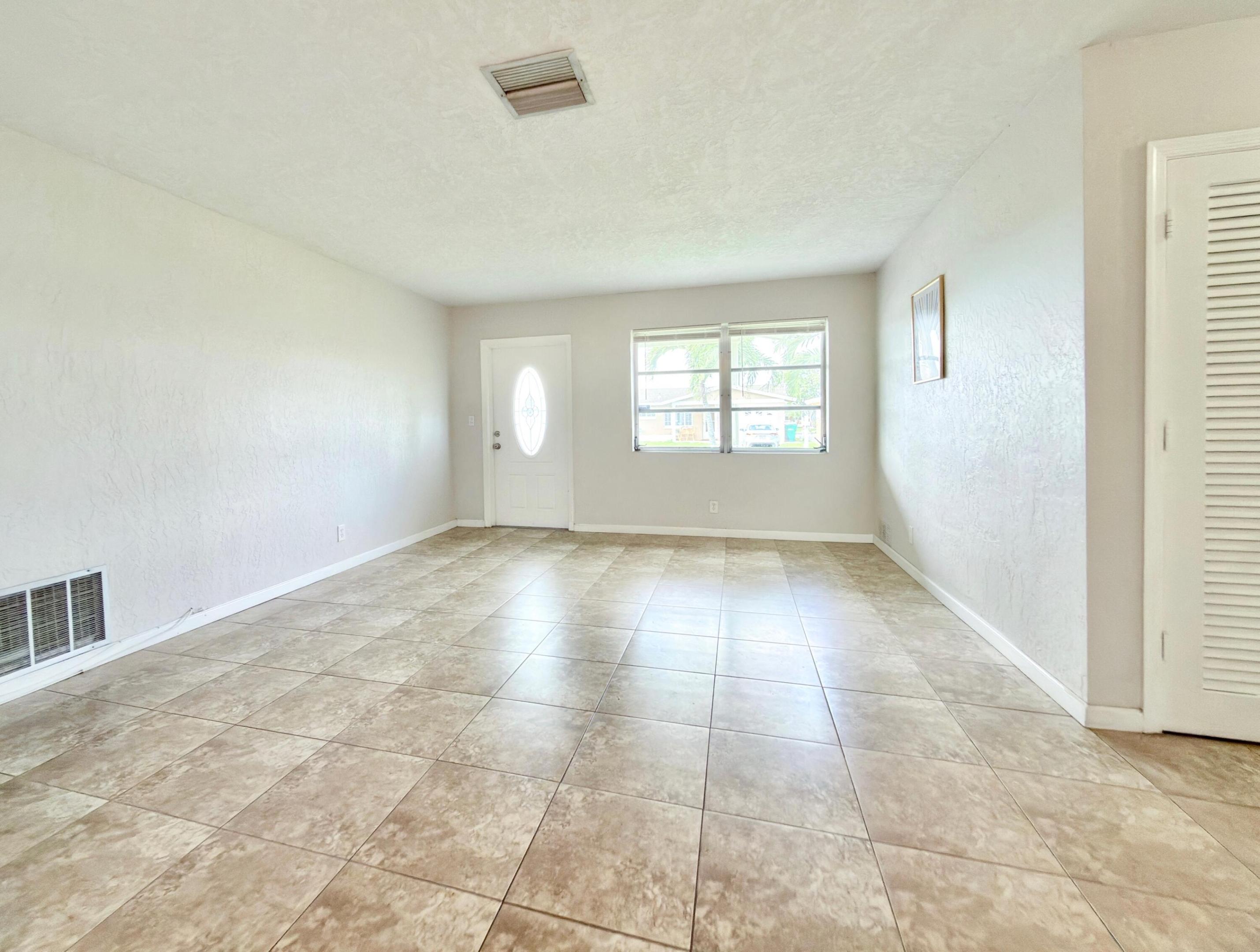 MAINLANDS OF TAMARAC LAKES - Residential Lease