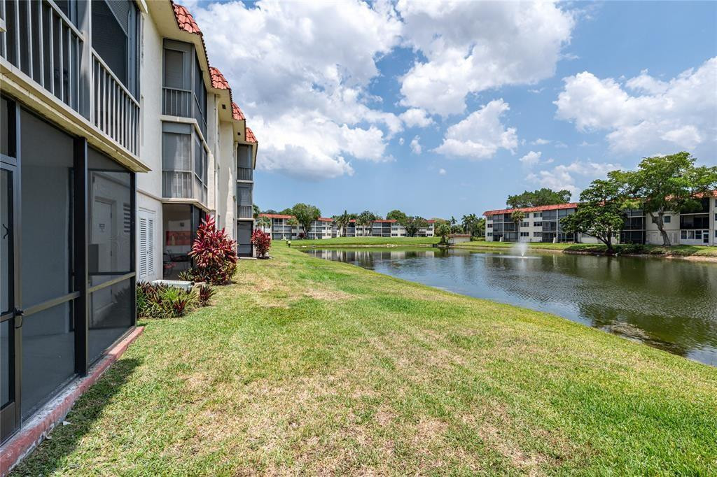 HOLLYBROOK GOLF & TENNIS - Residential