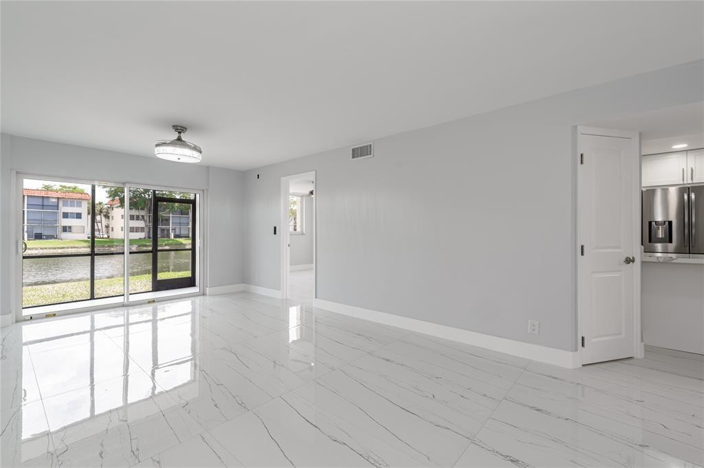 HOLLYBROOK GOLF & TENNIS - Residential