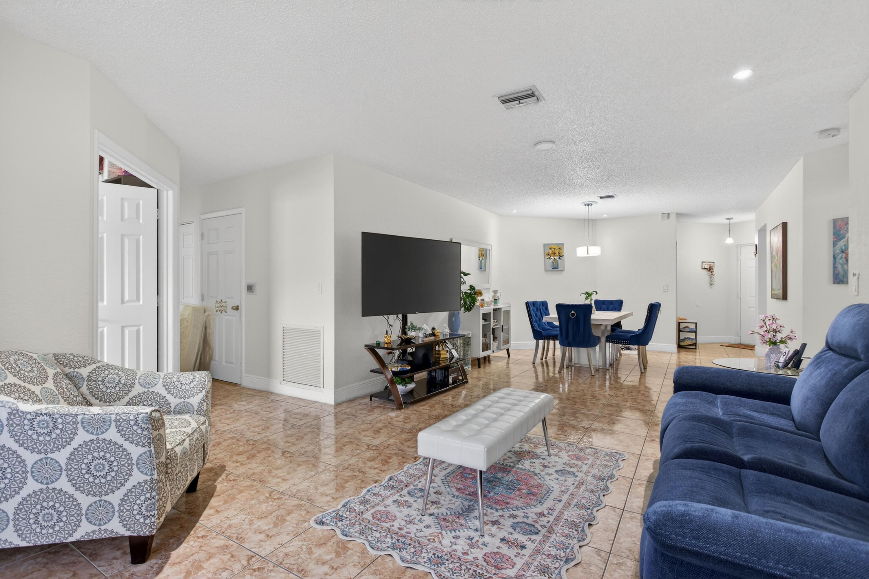 BAYVIEW VILLAGE E CONDO - Residential