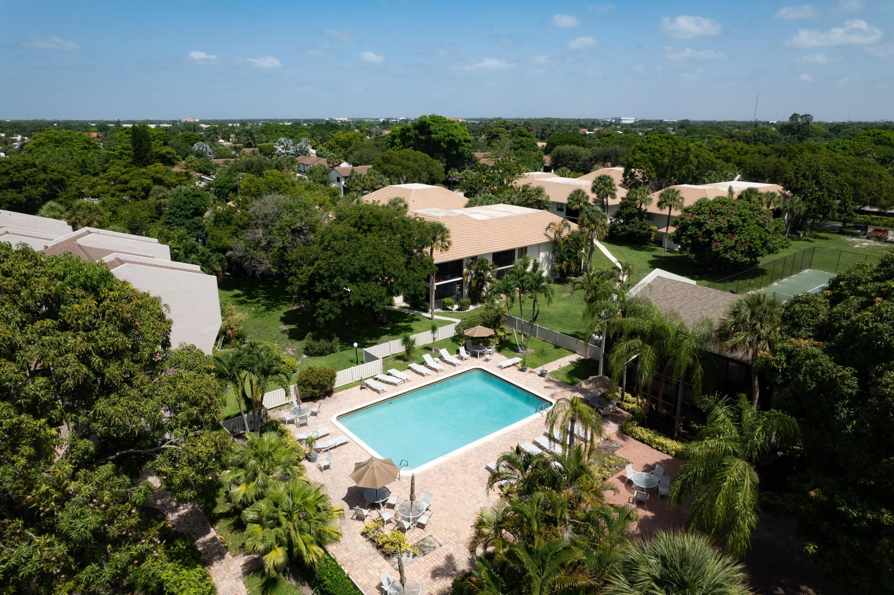 BANYAN COURTS CONDO - Residential