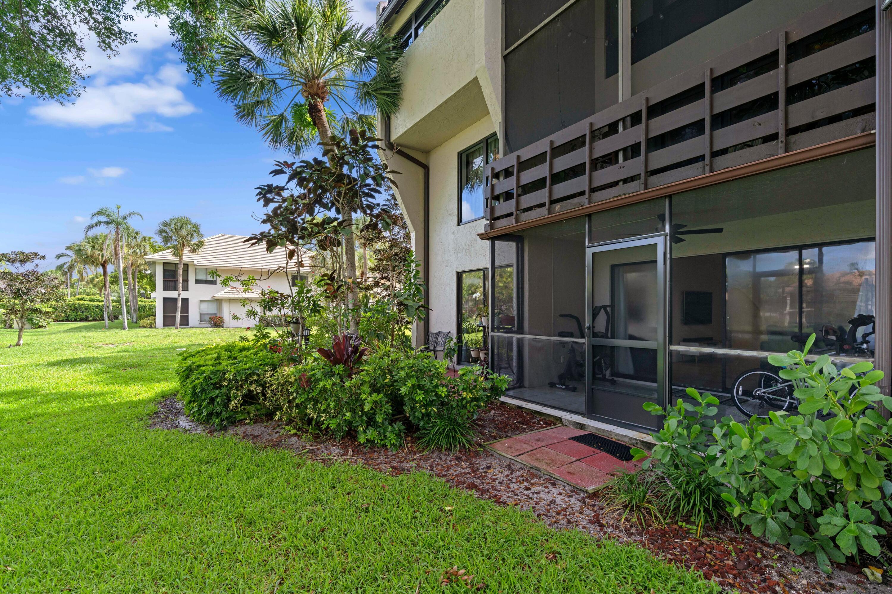 BANYAN COURTS CONDO - Residential
