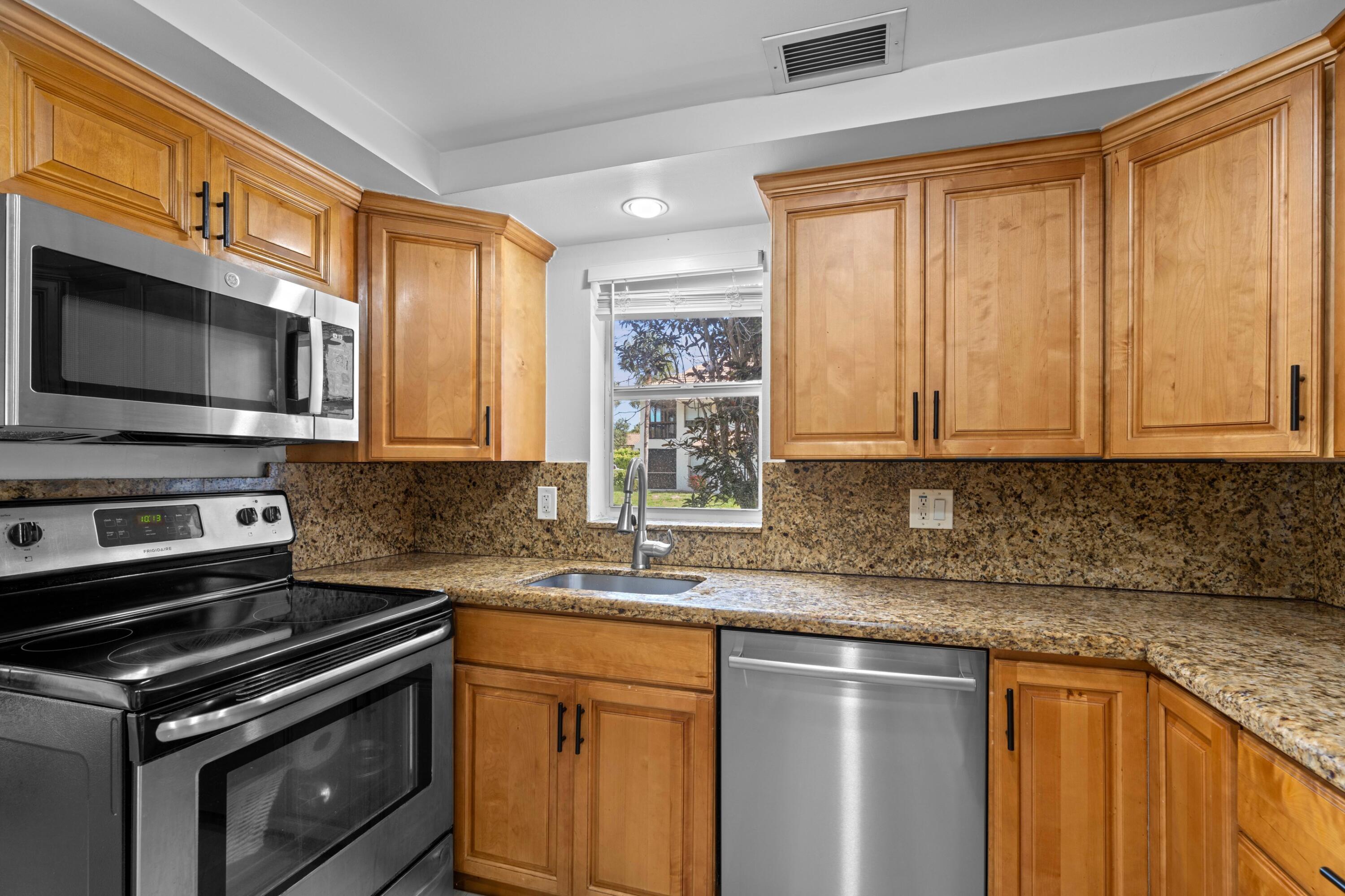 BANYAN COURTS CONDO - Residential