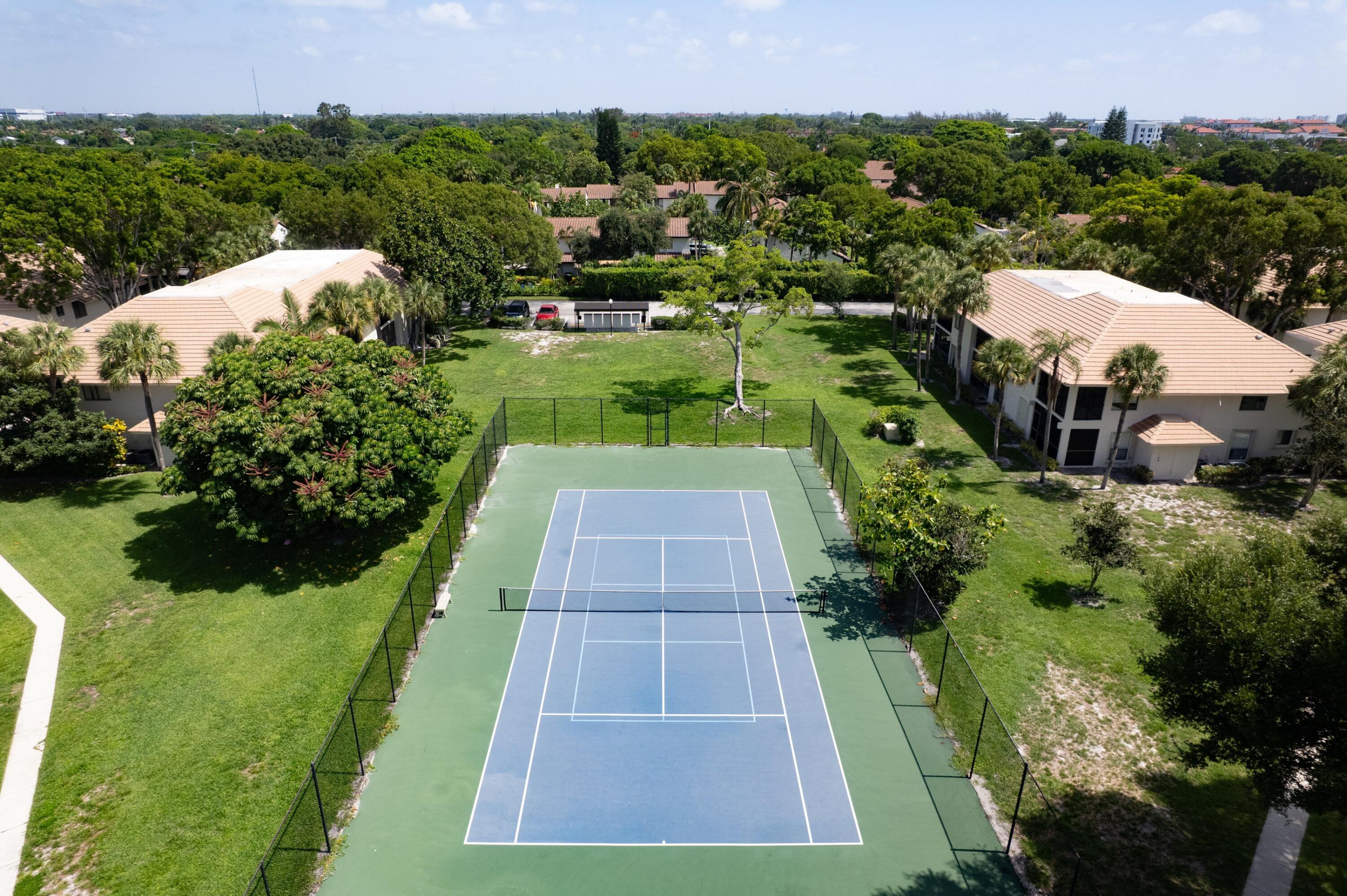 BANYAN COURTS CONDO - Residential