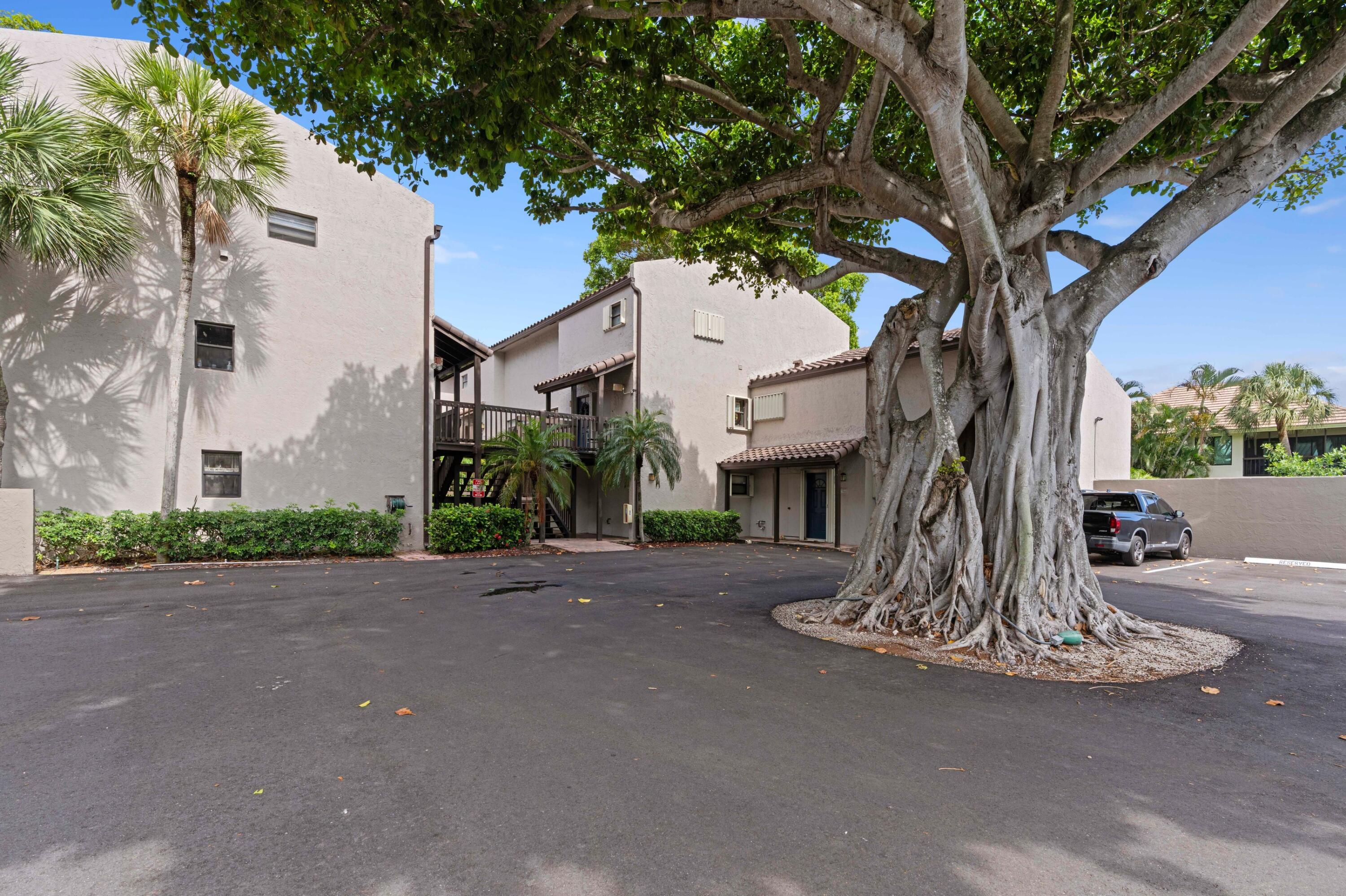 BANYAN COURTS CONDO - Residential