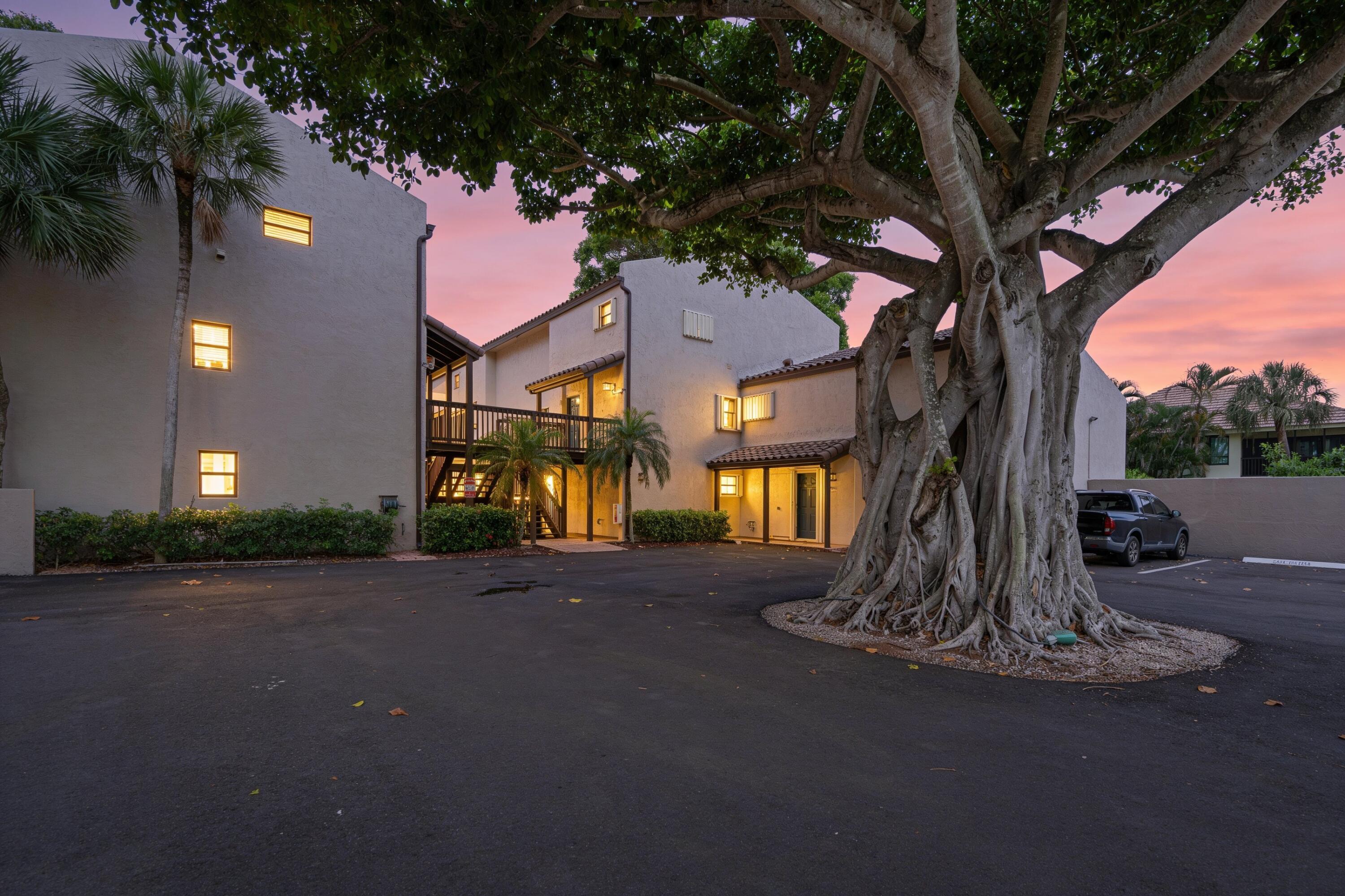 BANYAN COURTS CONDO - Residential