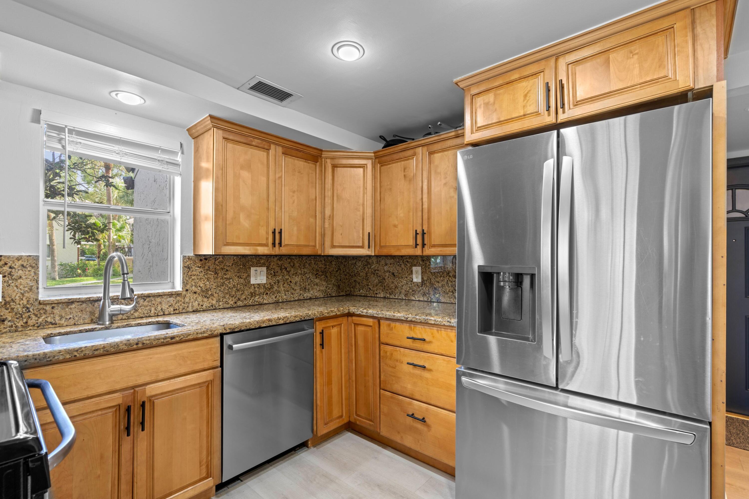 BANYAN COURTS CONDO - Residential