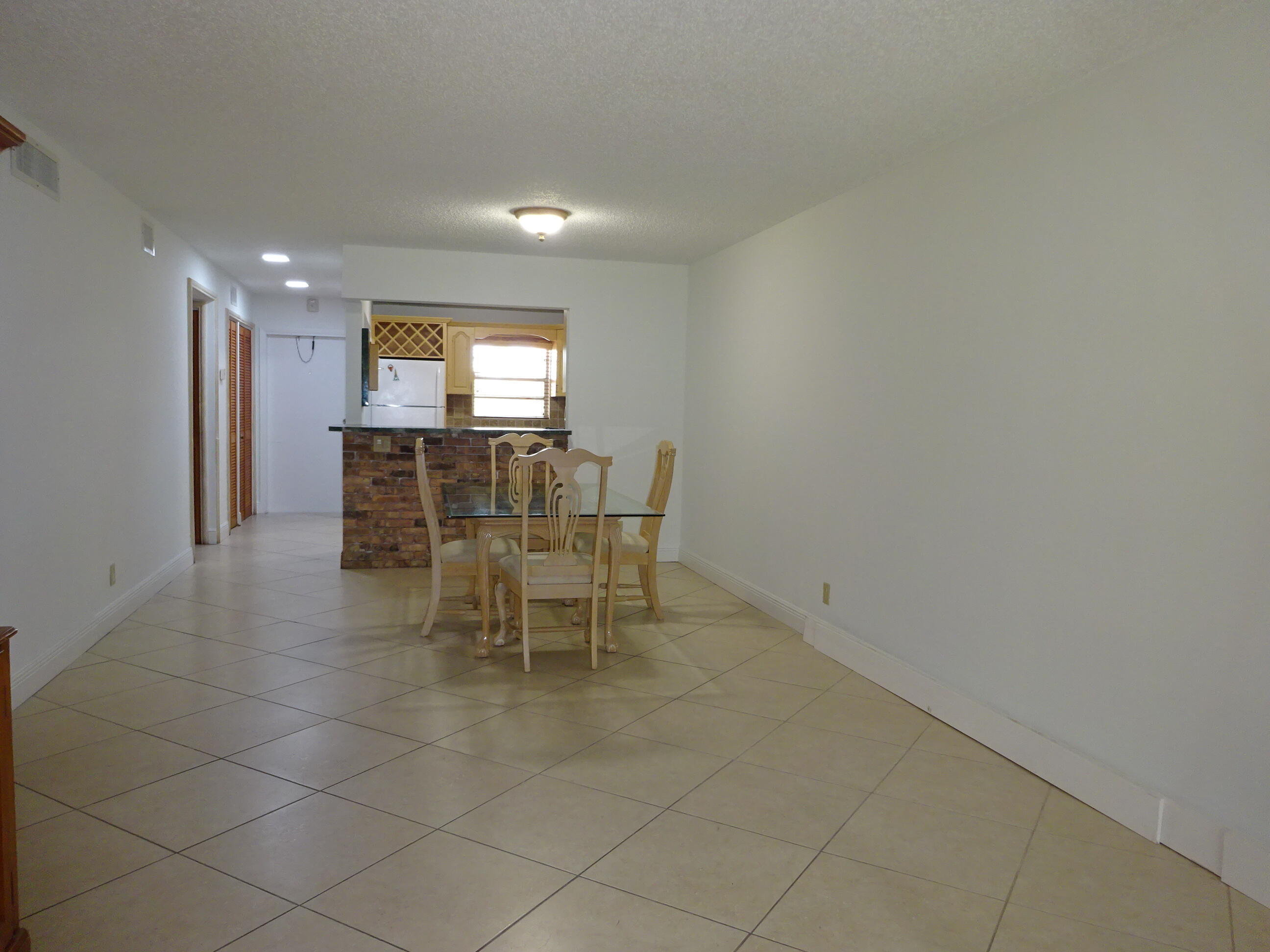 APPLEGREEN CONDO APTS 1 - Residential Lease