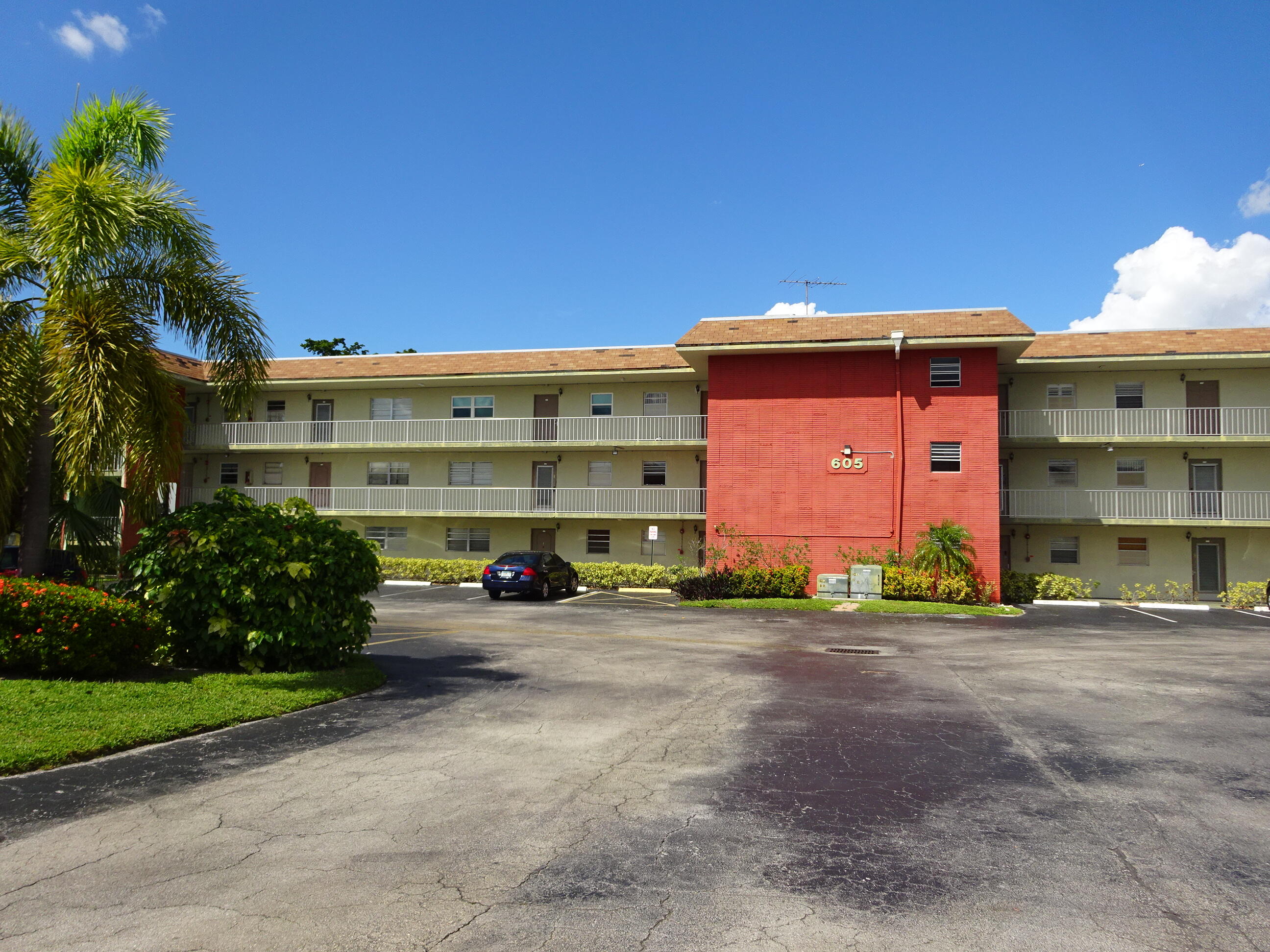 APPLEGREEN CONDO APTS 1 - Residential Lease