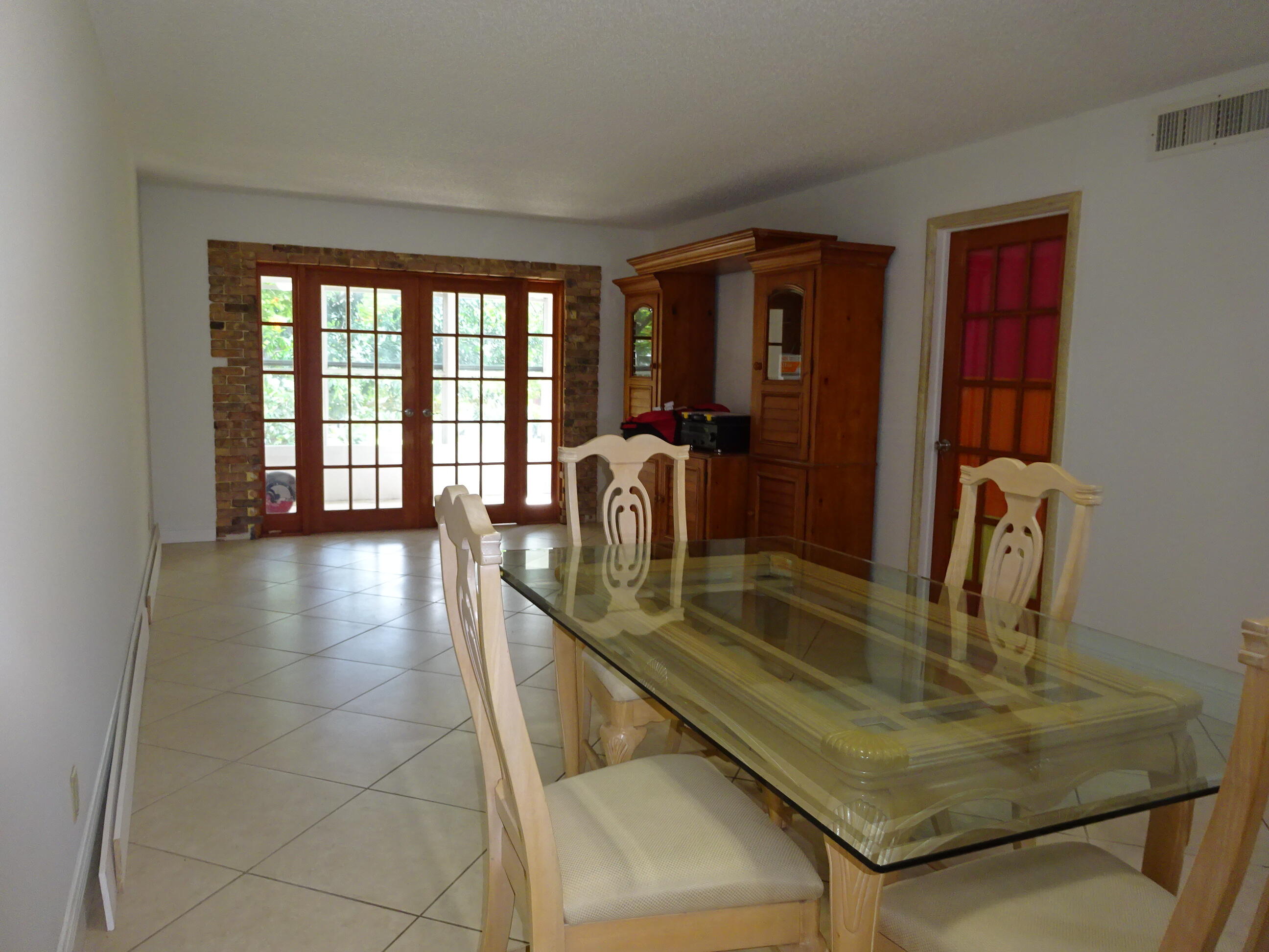 APPLEGREEN CONDO APTS 1 - Residential Lease