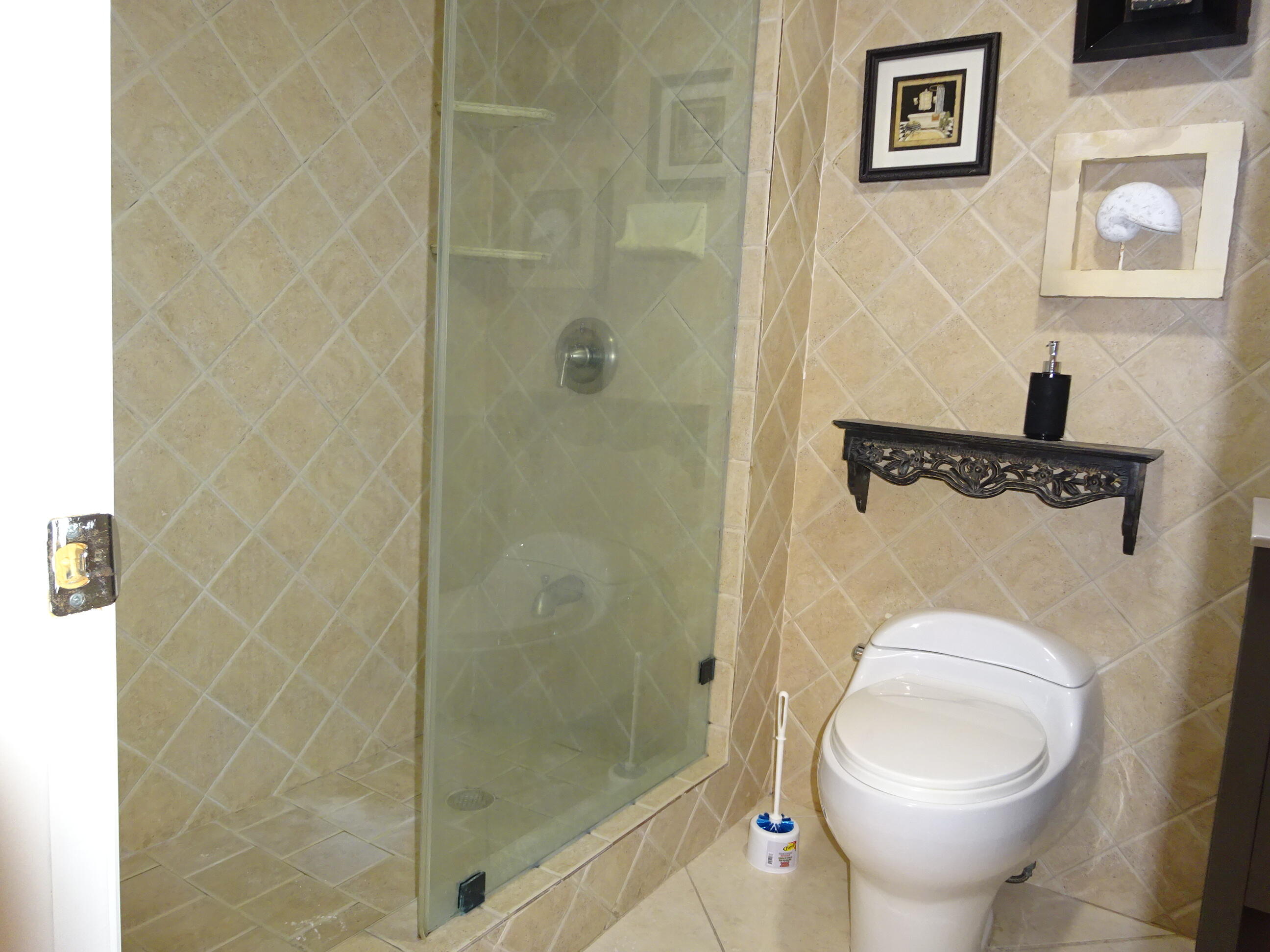 APPLEGREEN CONDO APTS 1 - Residential Lease