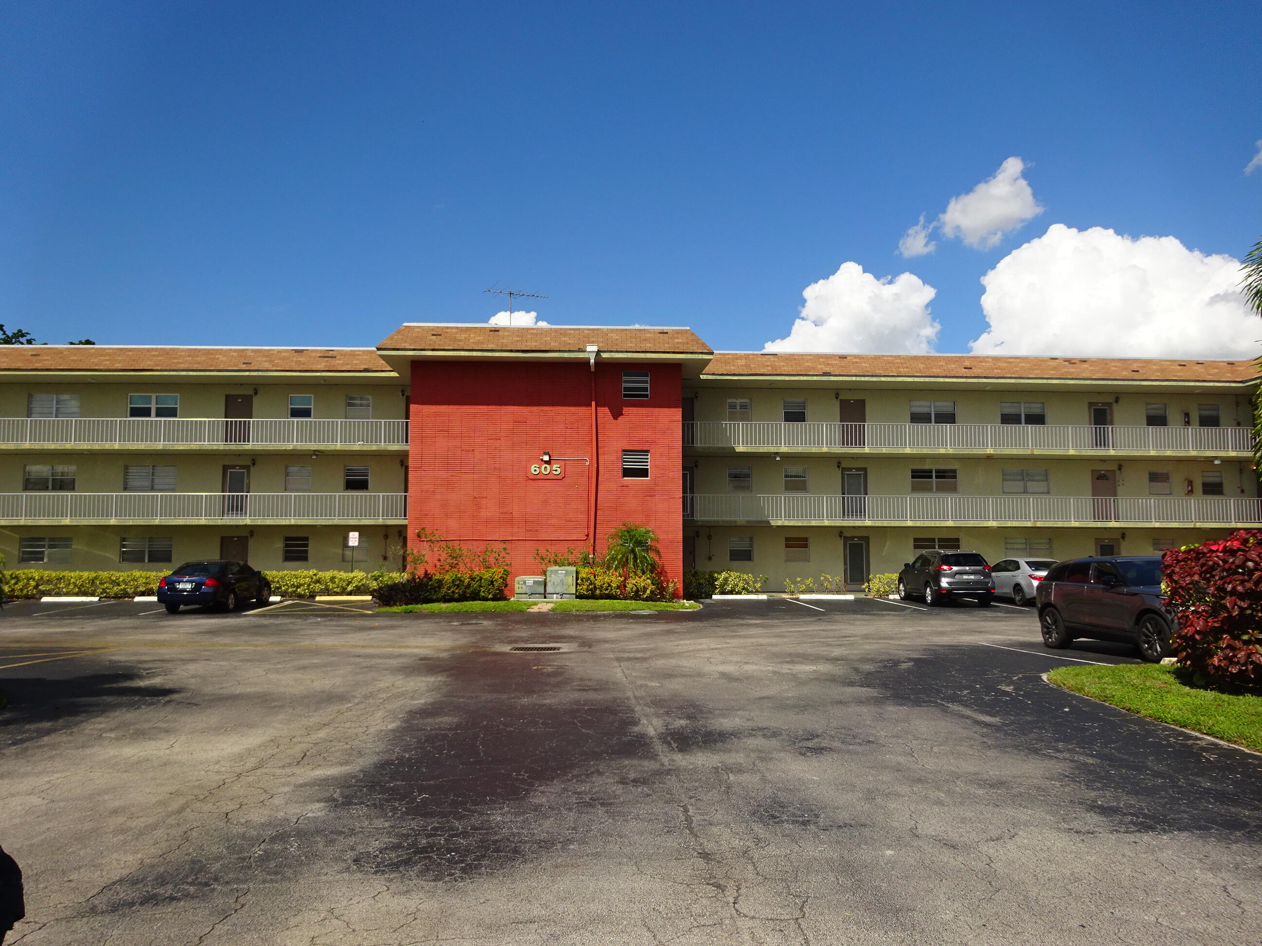 APPLEGREEN CONDO APTS 1 - Residential Lease