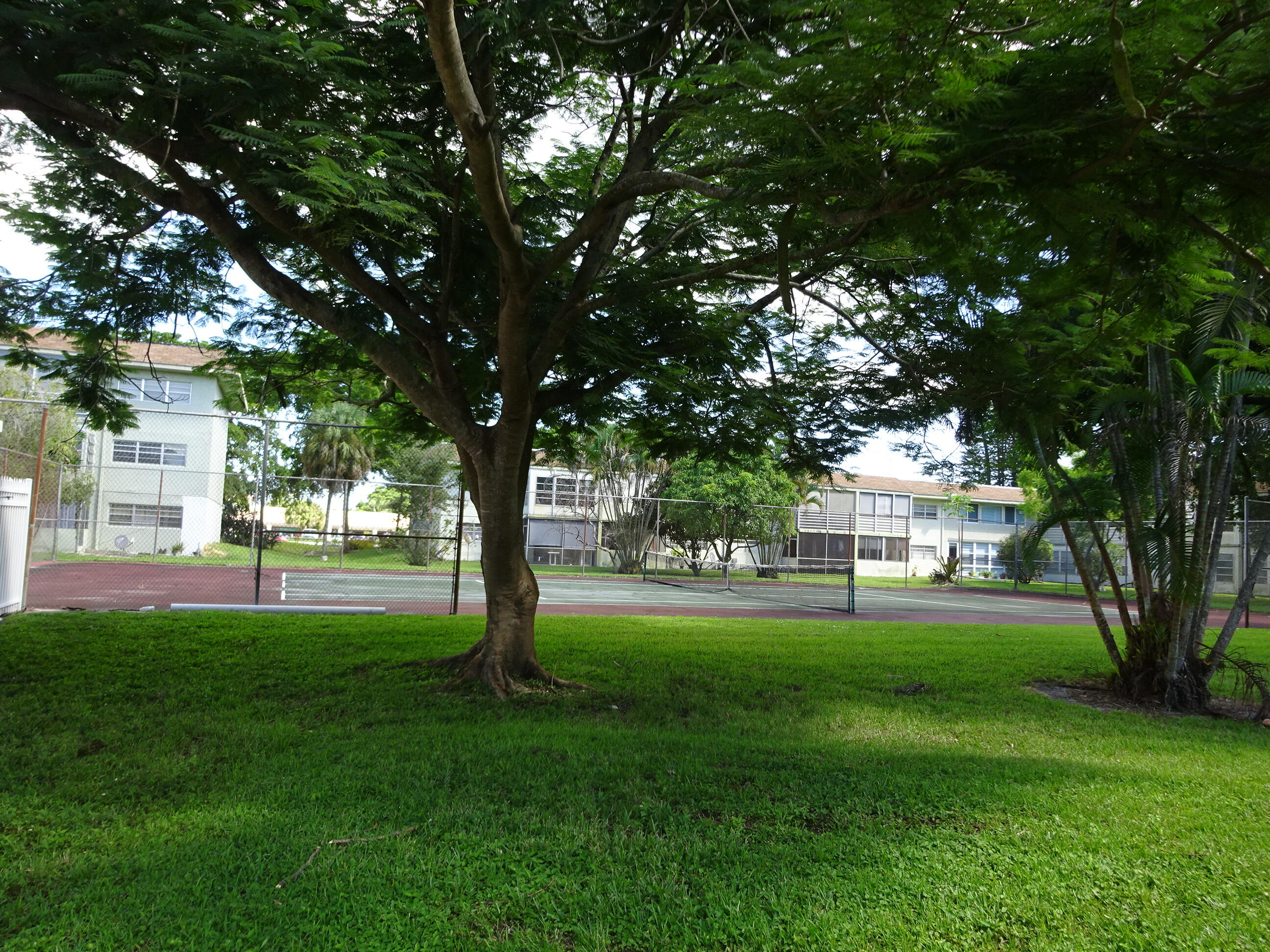 APPLEGREEN CONDO APTS 1 - Residential Lease