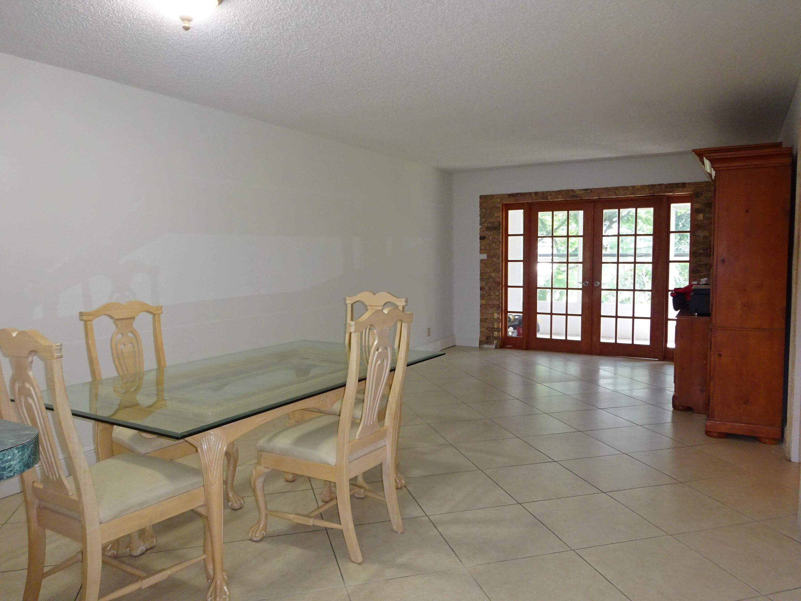 APPLEGREEN CONDO APTS 1 - Residential Lease