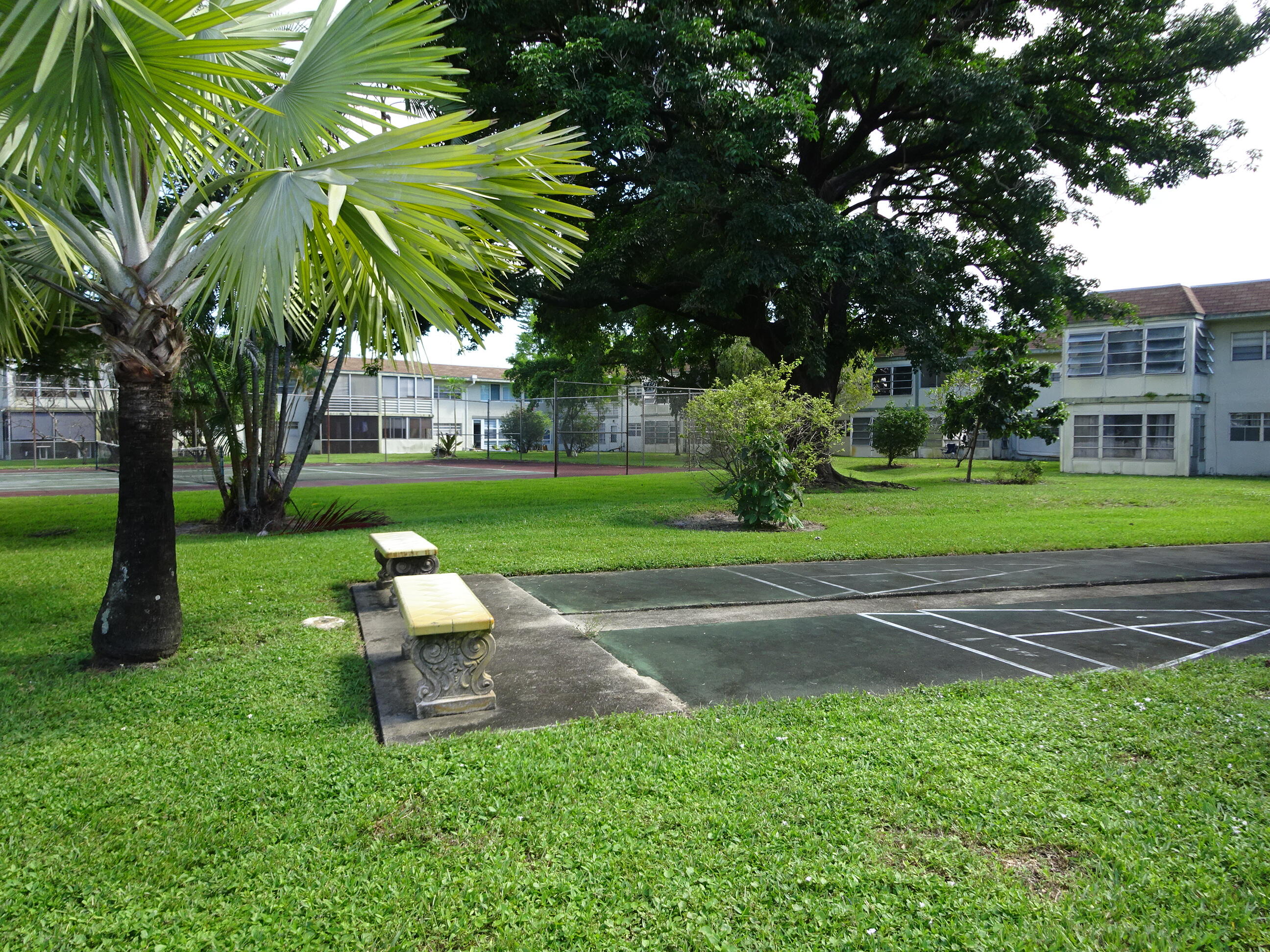 APPLEGREEN CONDO APTS 1 - Residential Lease