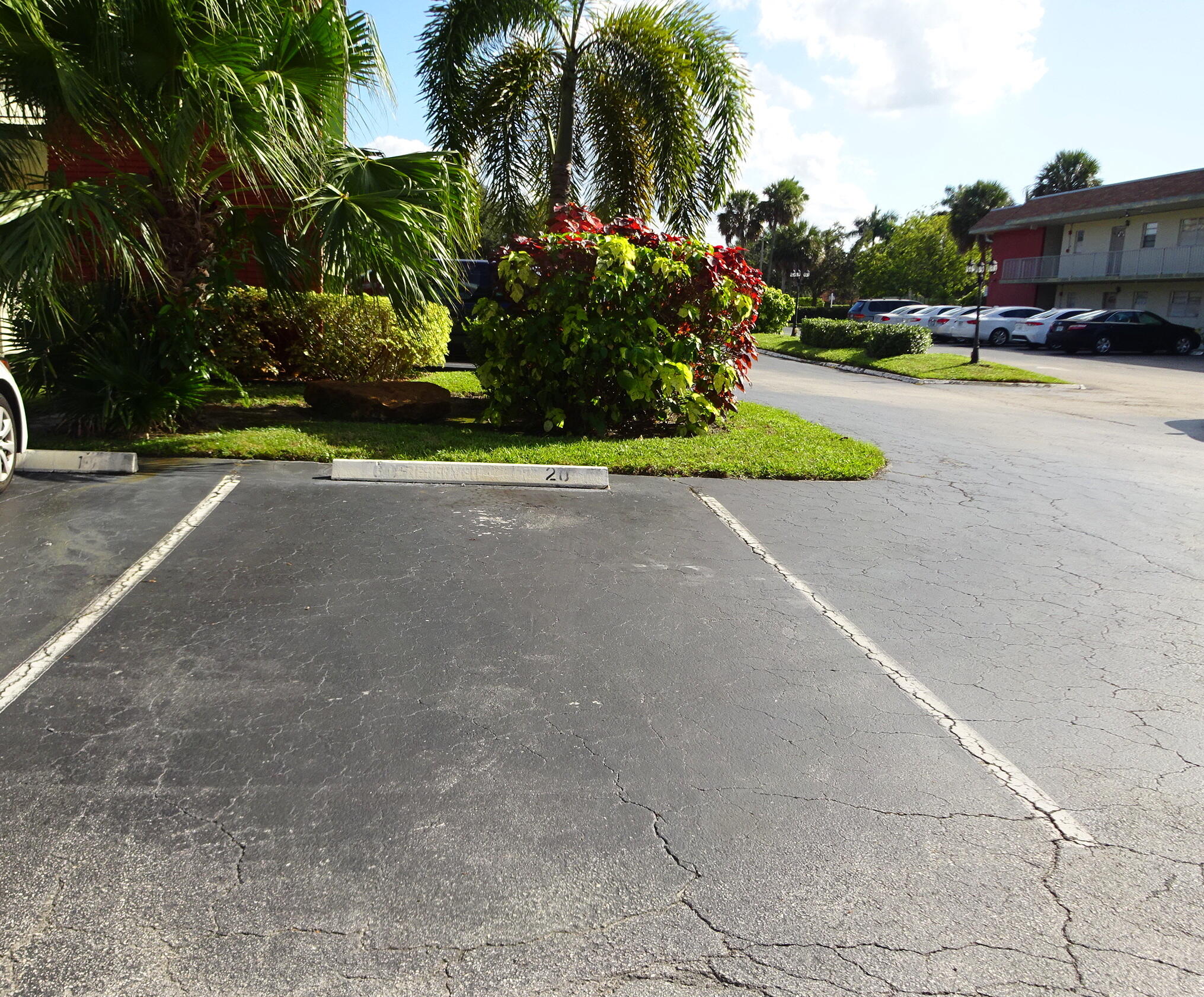 APPLEGREEN CONDO APTS 1 - Residential Lease