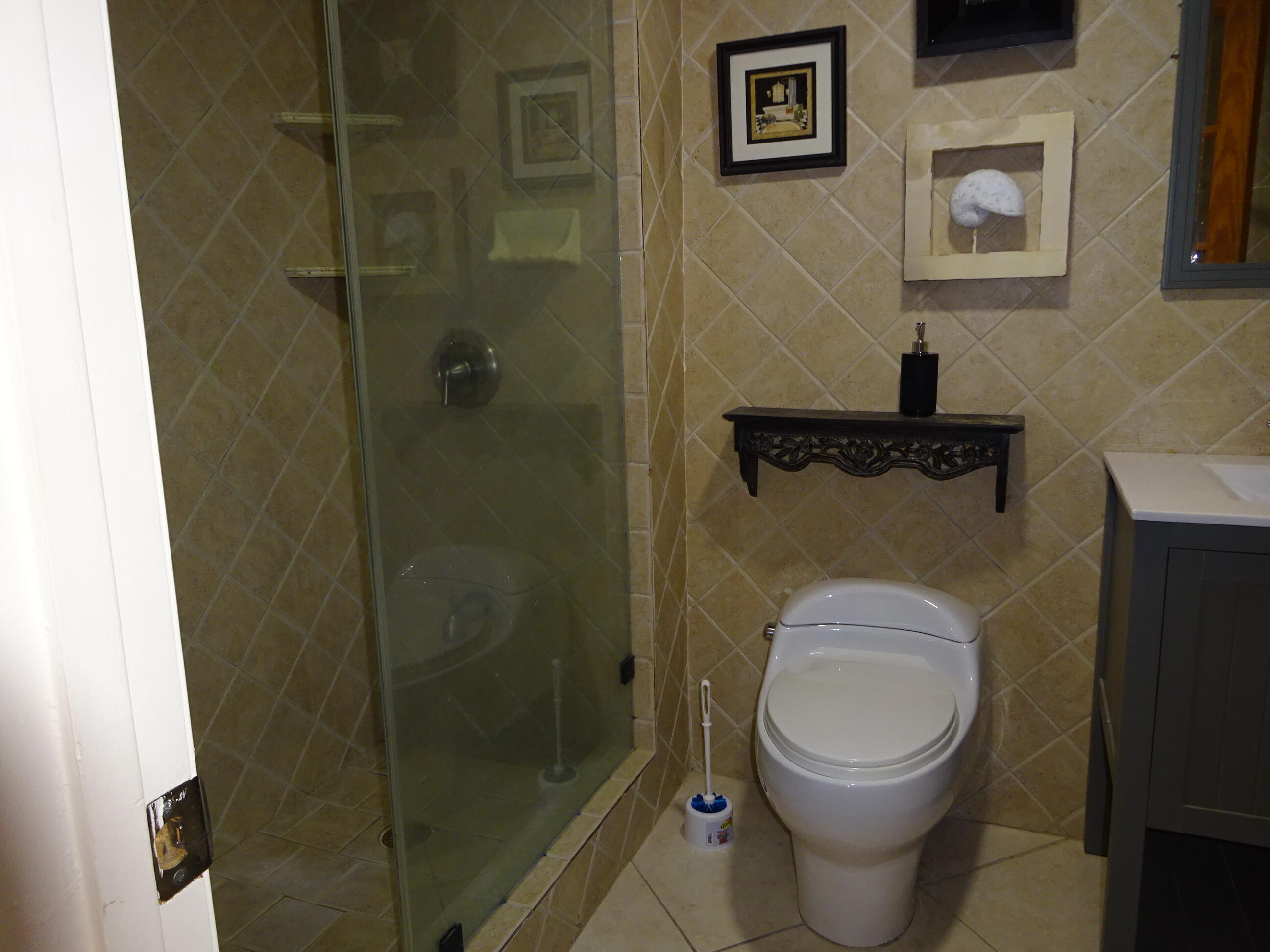 APPLEGREEN CONDO APTS 1 - Residential Lease