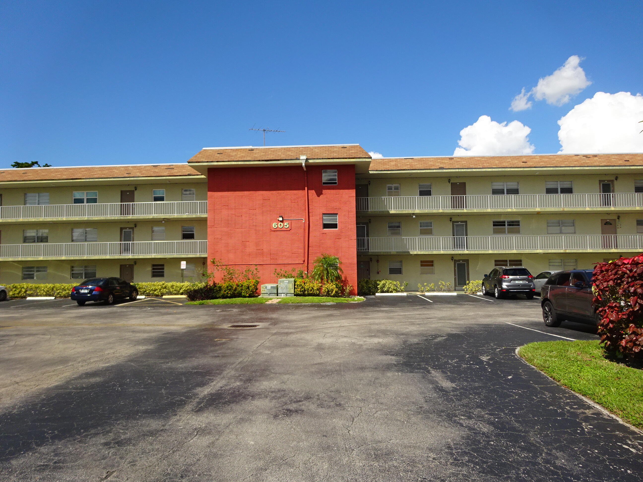 APPLEGREEN CONDO APTS 1 - Residential Lease