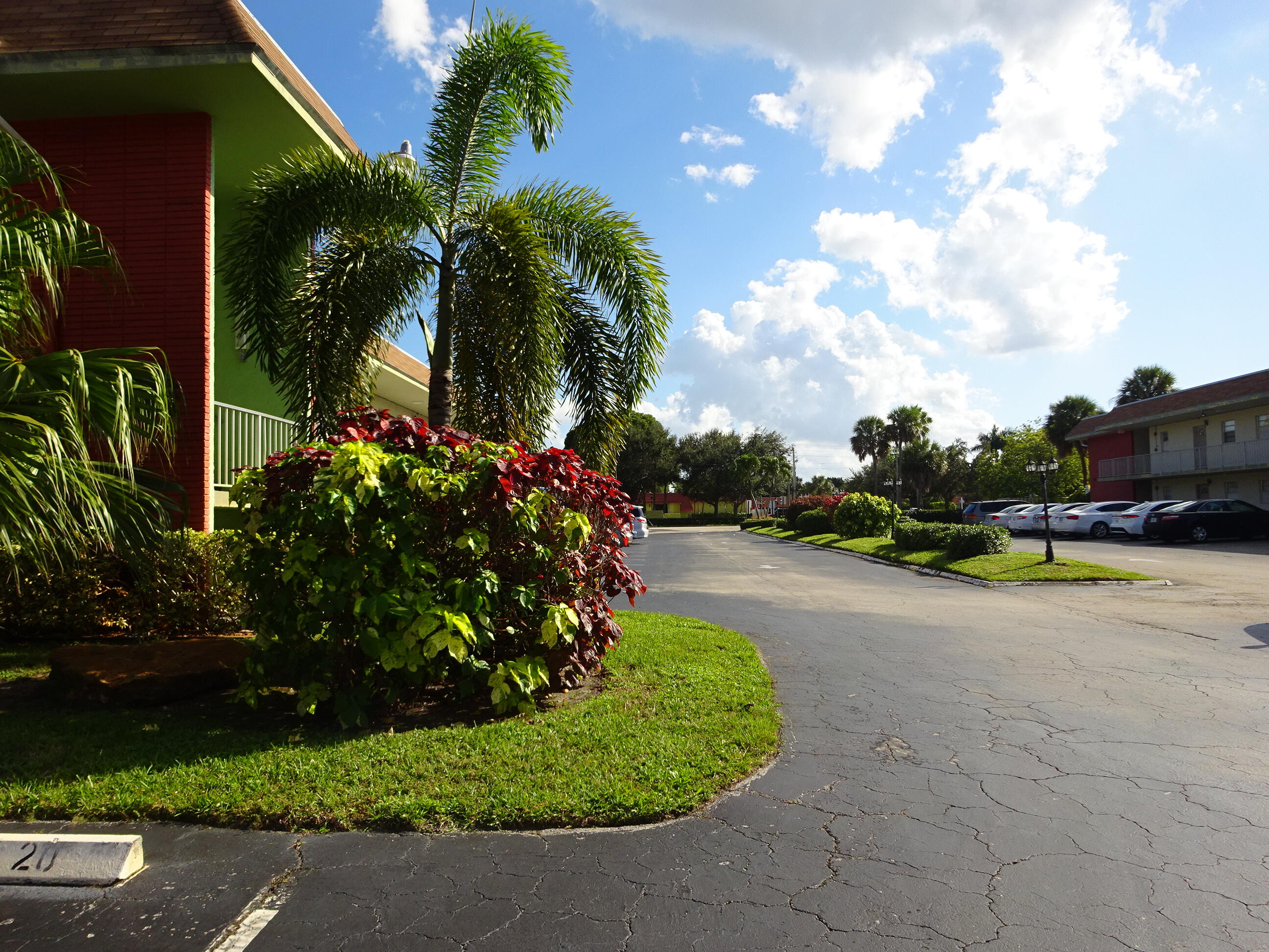APPLEGREEN CONDO APTS 1 - Residential Lease