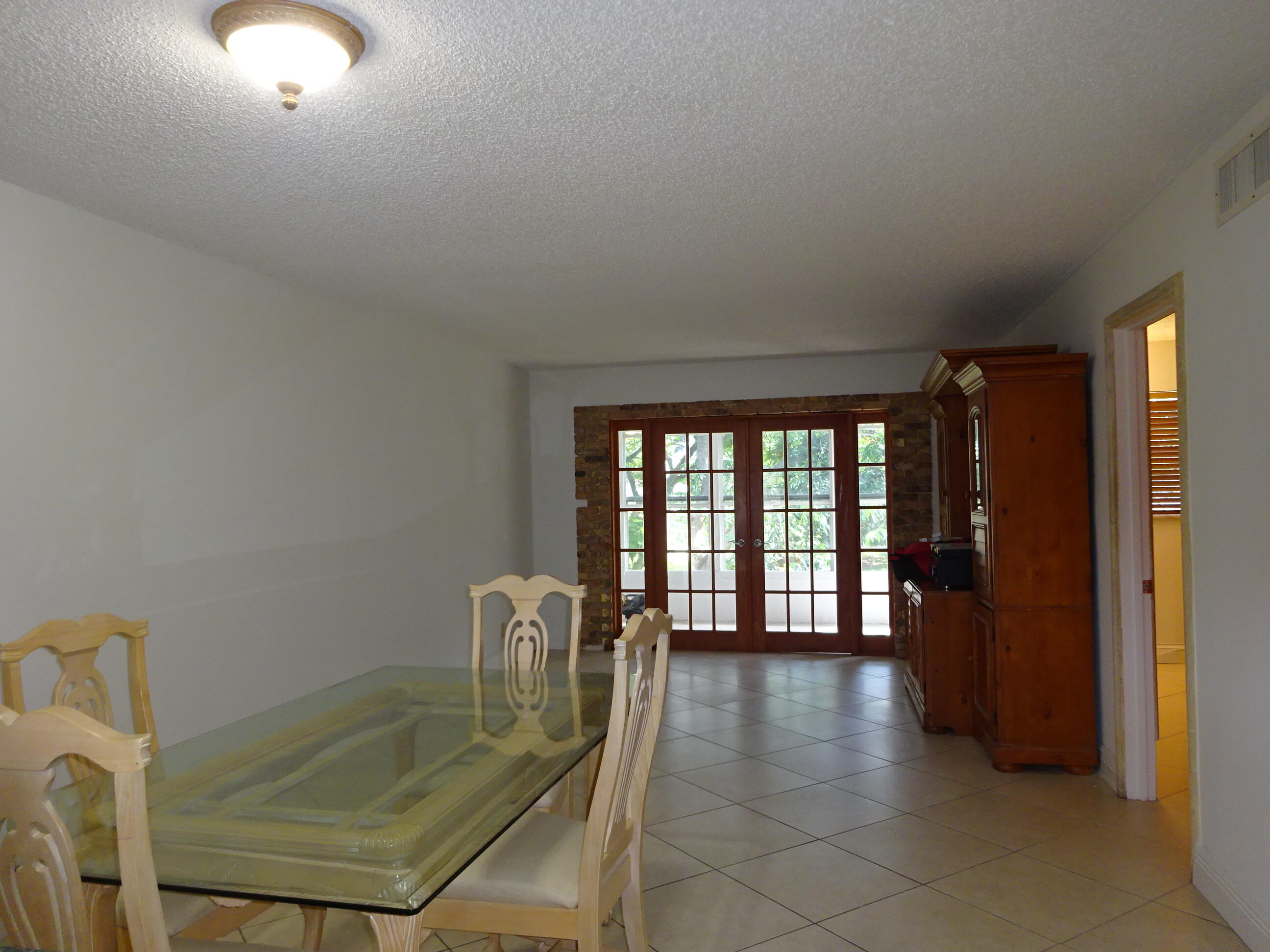 APPLEGREEN CONDO APTS 1 - Residential Lease