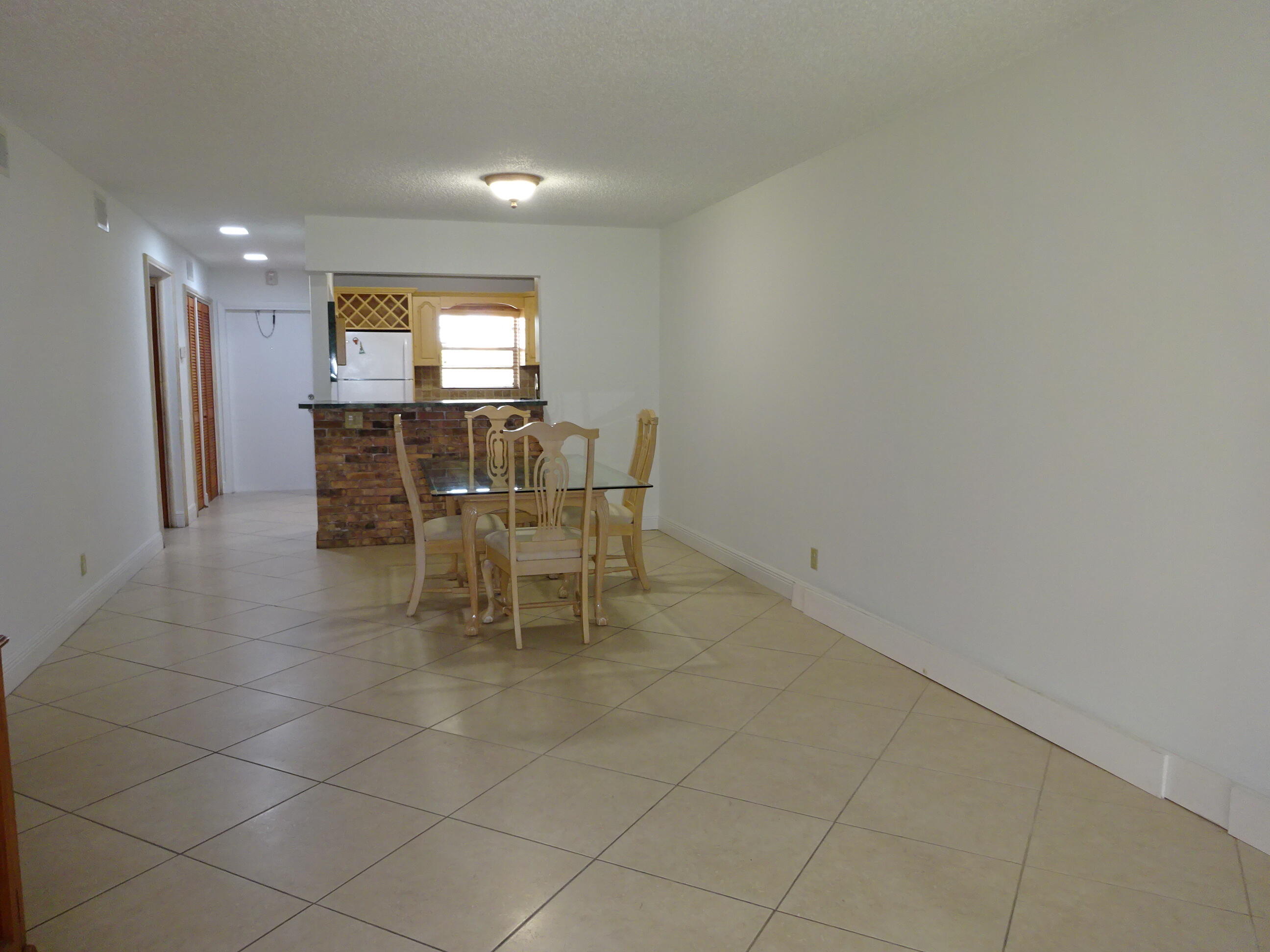 APPLEGREEN CONDO APTS 1 - Residential Lease