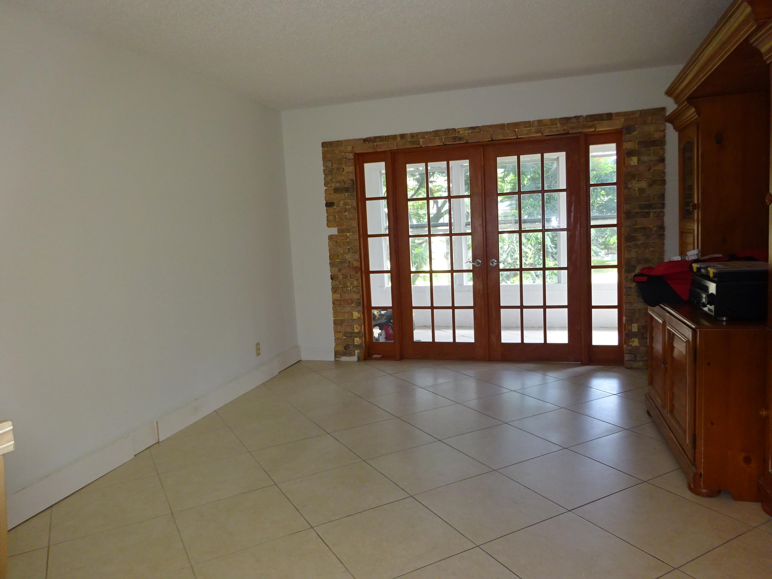 APPLEGREEN CONDO APTS 1 - Residential Lease