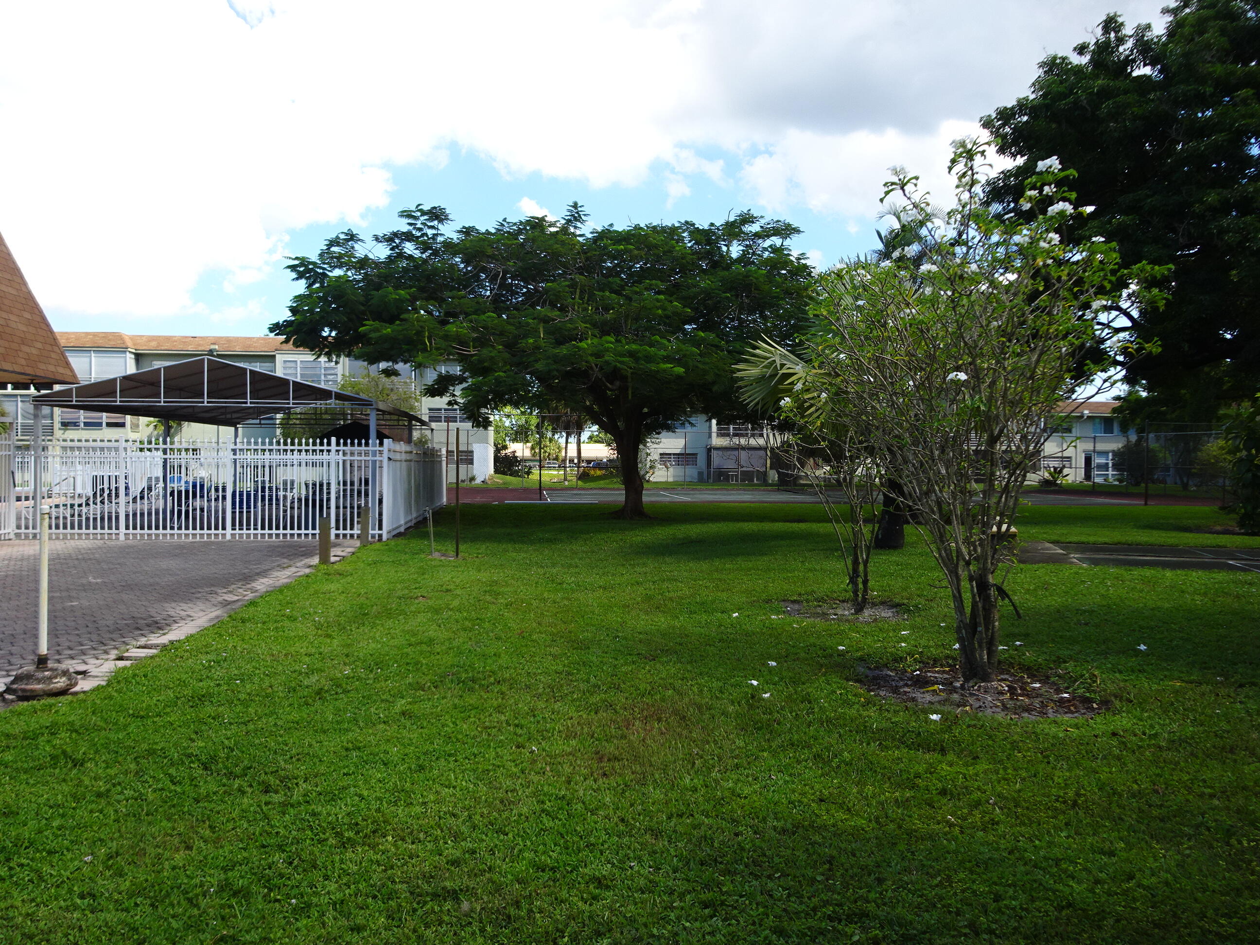 APPLEGREEN CONDO APTS 1 - Residential Lease