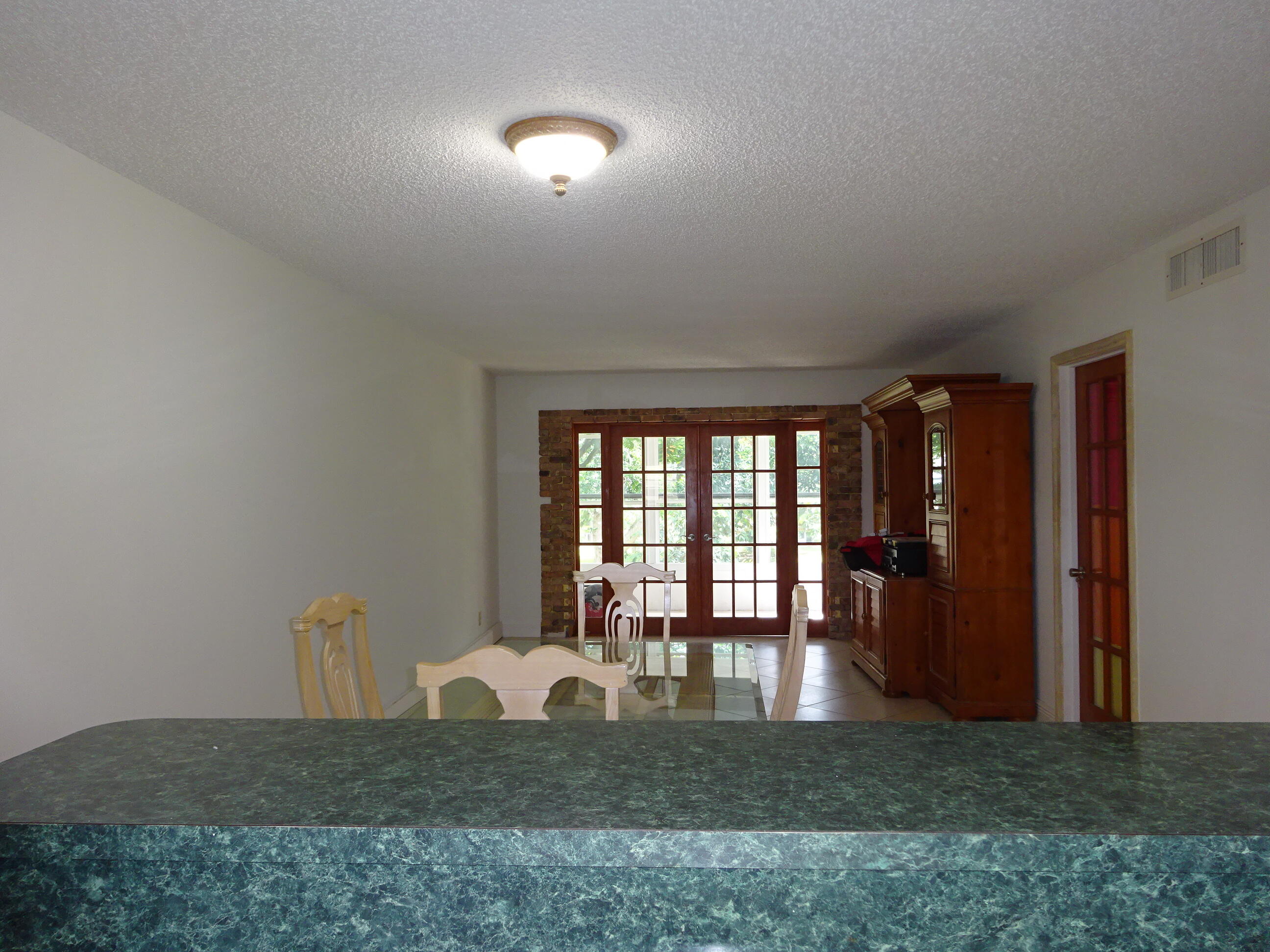 APPLEGREEN CONDO APTS 1 - Residential Lease