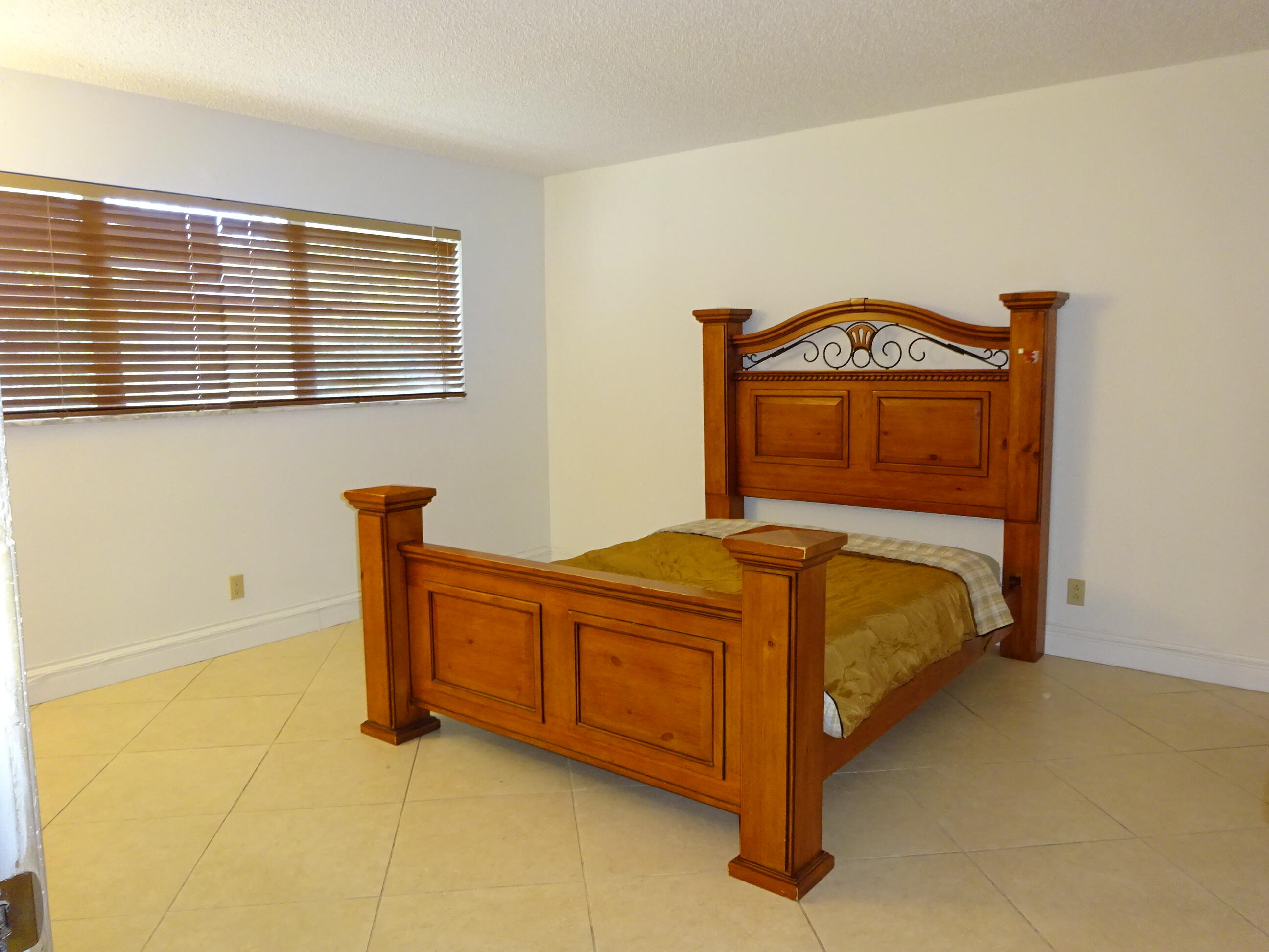 APPLEGREEN CONDO APTS 1 - Residential Lease