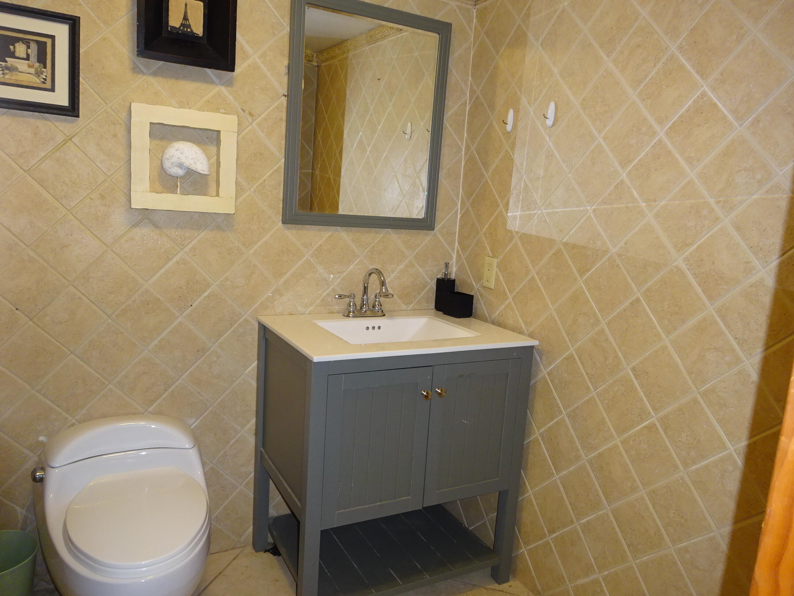 APPLEGREEN CONDO APTS 1 - Residential Lease