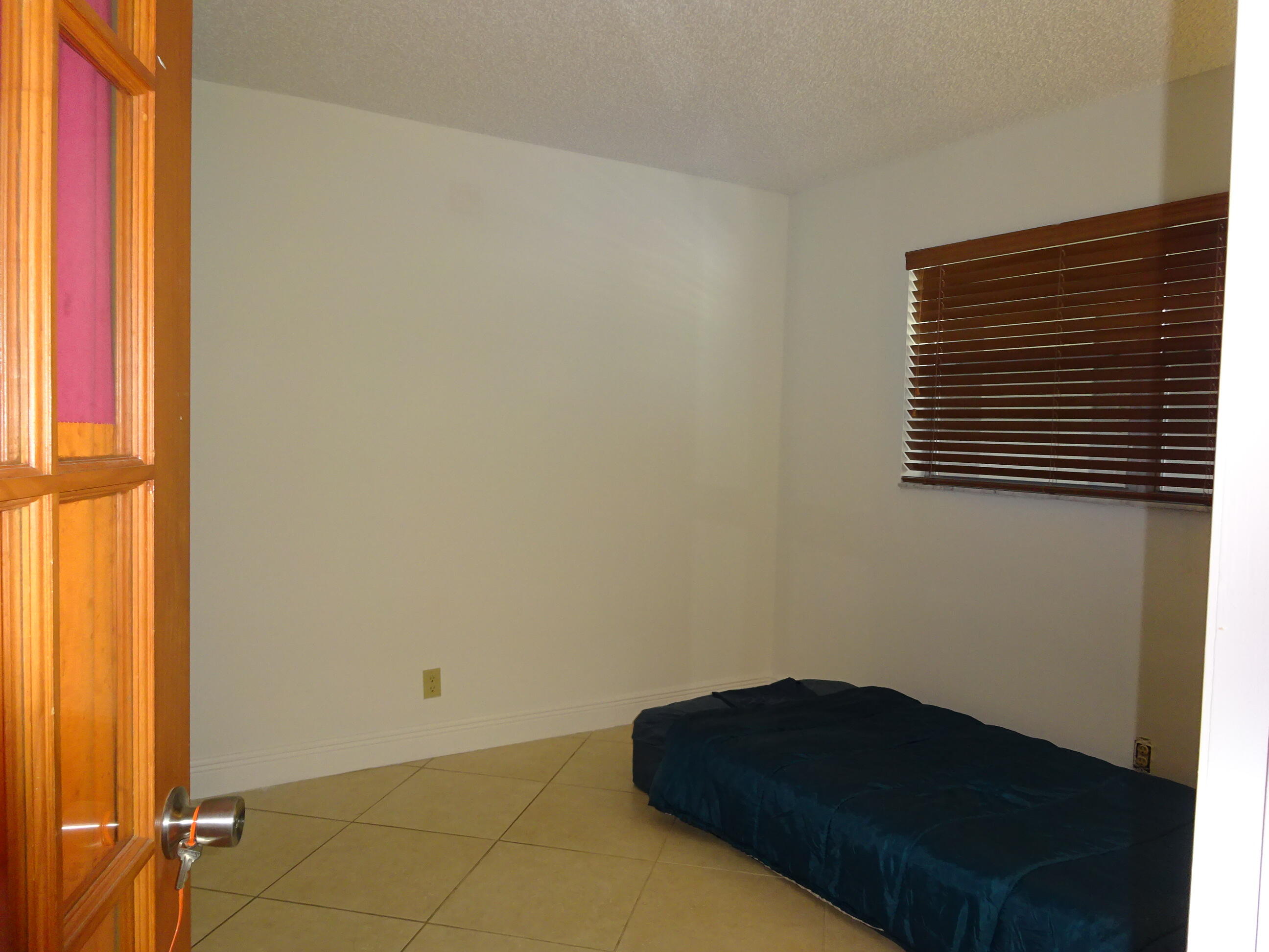 APPLEGREEN CONDO APTS 1 - Residential Lease