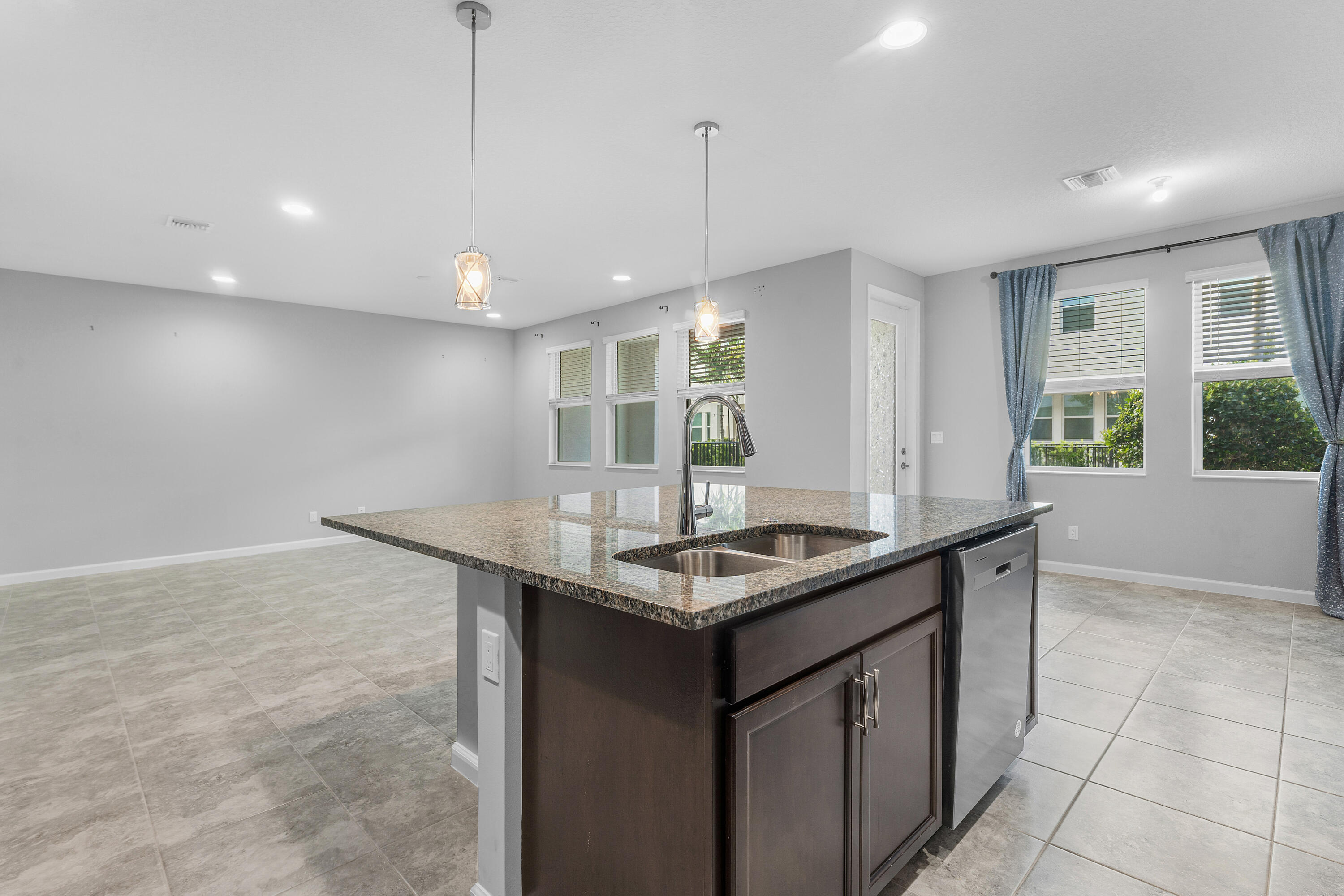 CROSSINGS OF WESTLAKE - Residential Lease