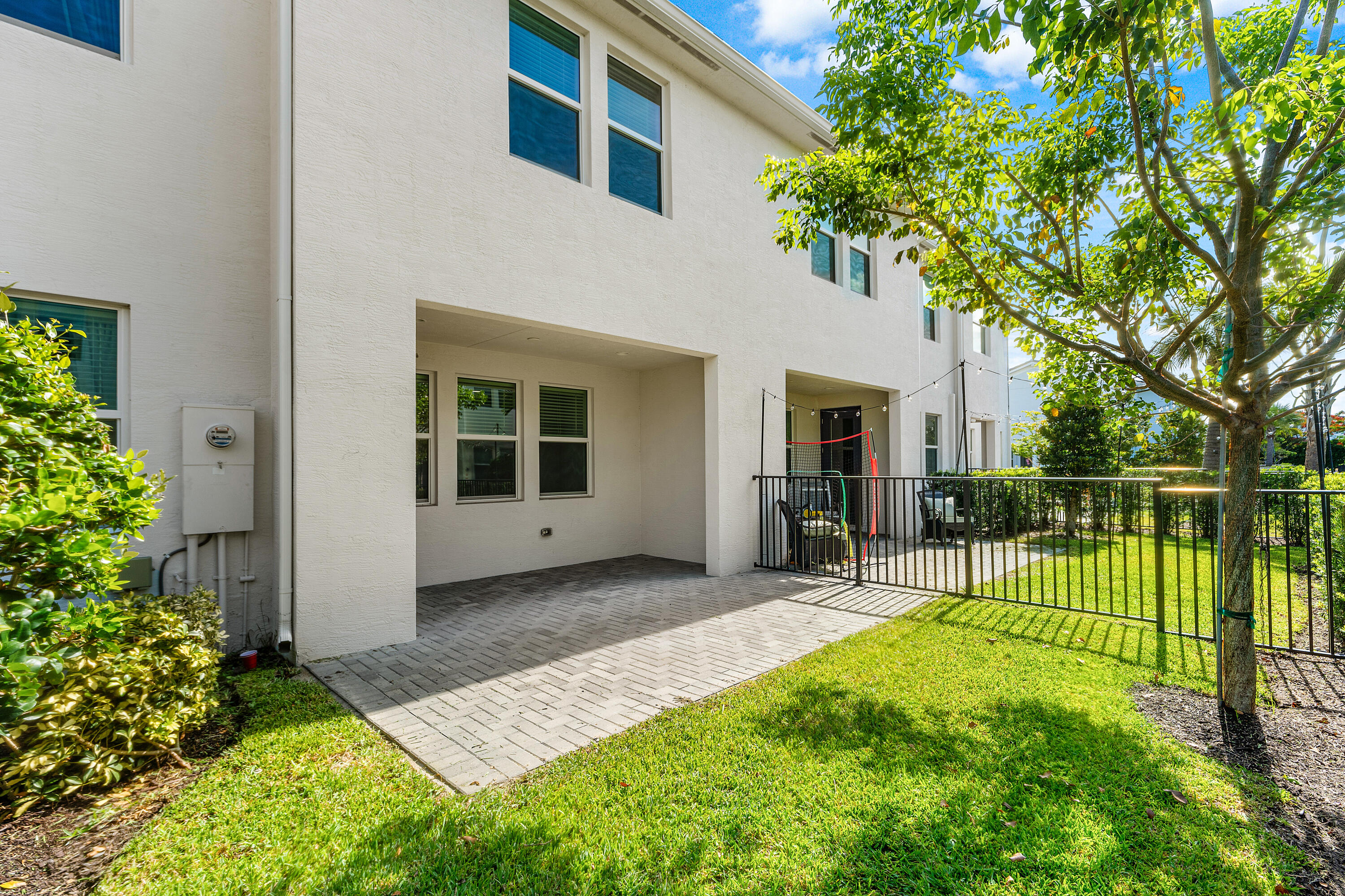 CROSSINGS OF WESTLAKE - Residential Lease