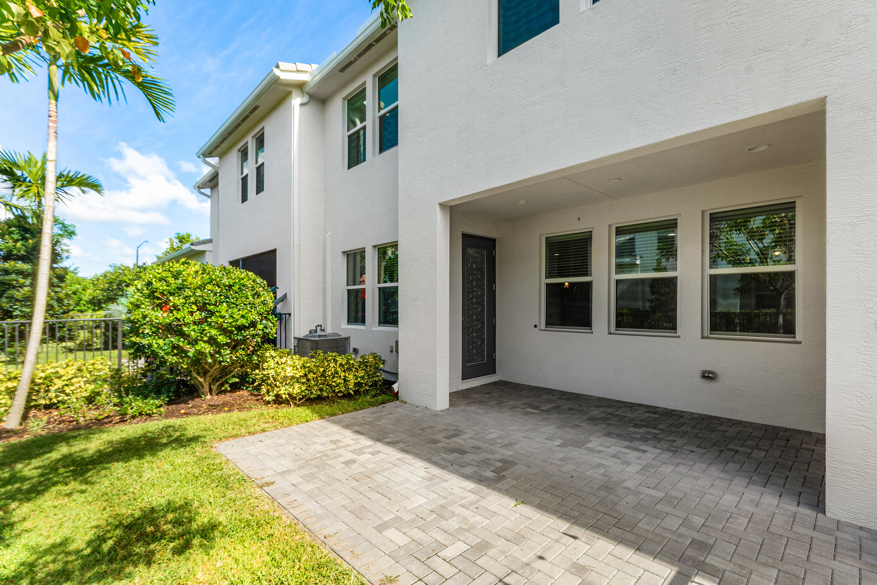 CROSSINGS OF WESTLAKE - Residential Lease