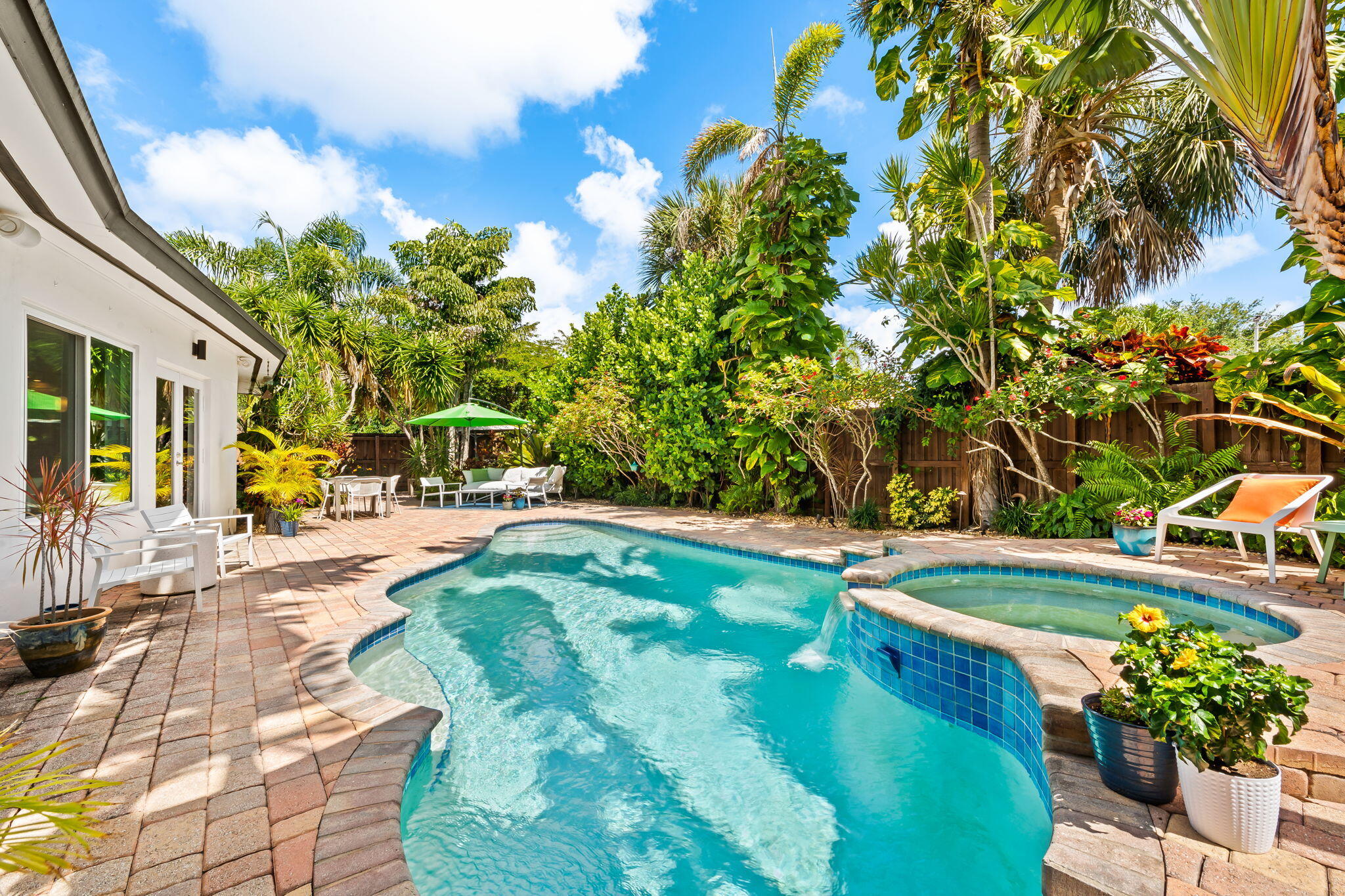 CORAL SHORES - Residential