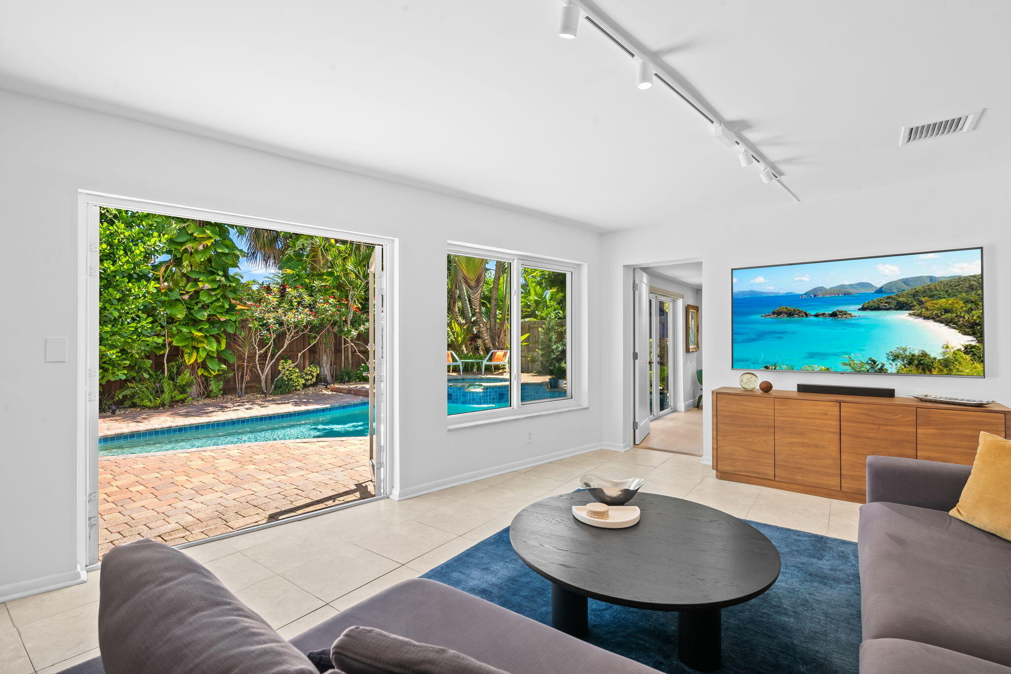 CORAL SHORES - Residential