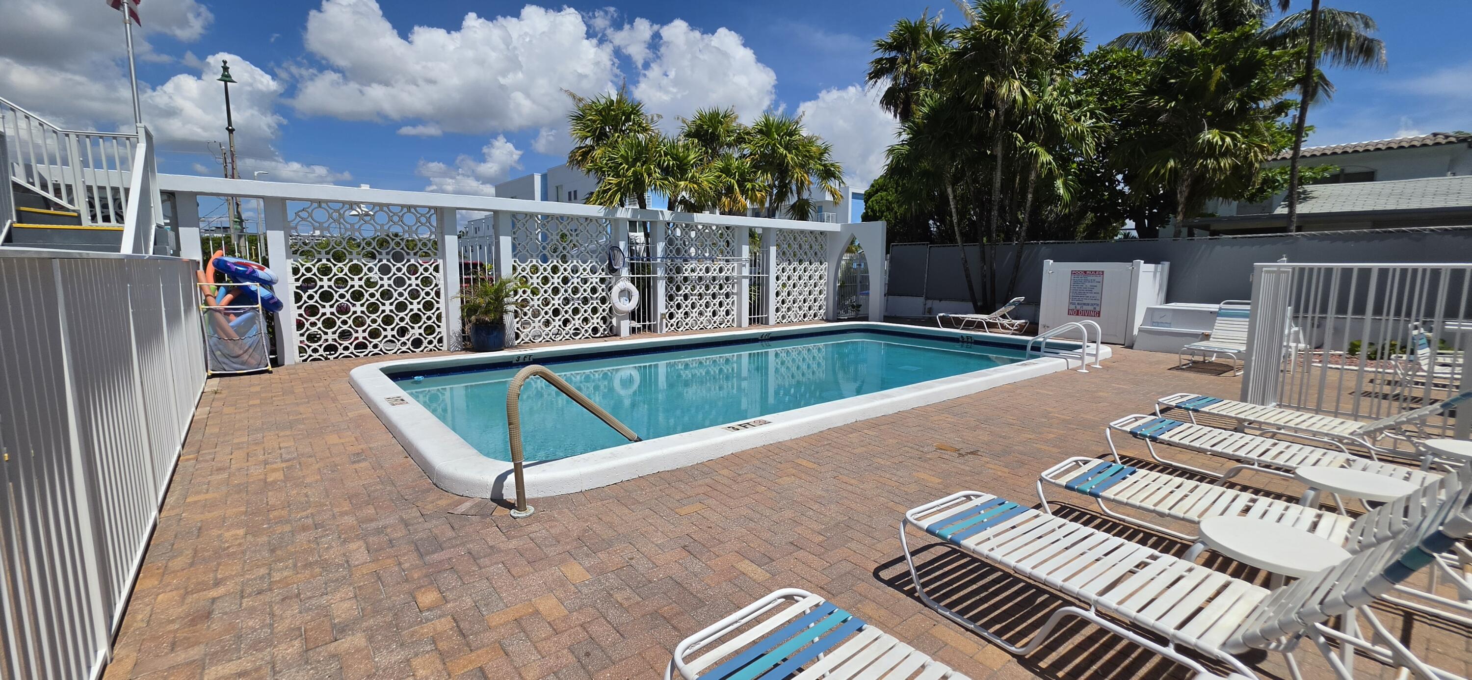 FRENCH LEAVE WEST CONDO - Residential
