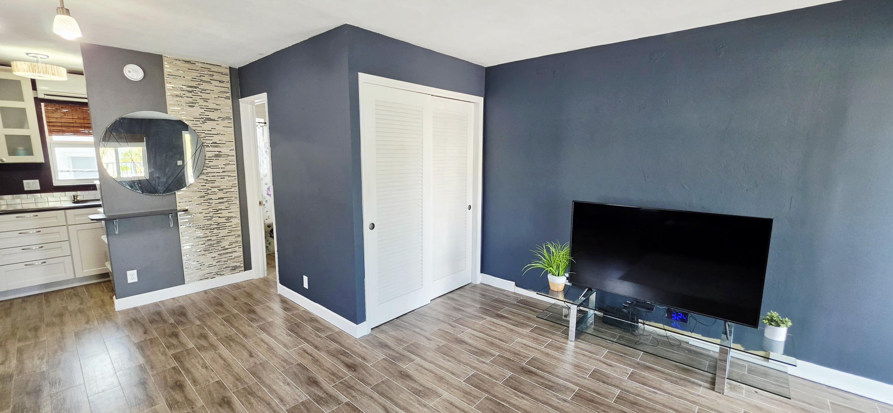 FRENCH LEAVE WEST CONDO - Residential