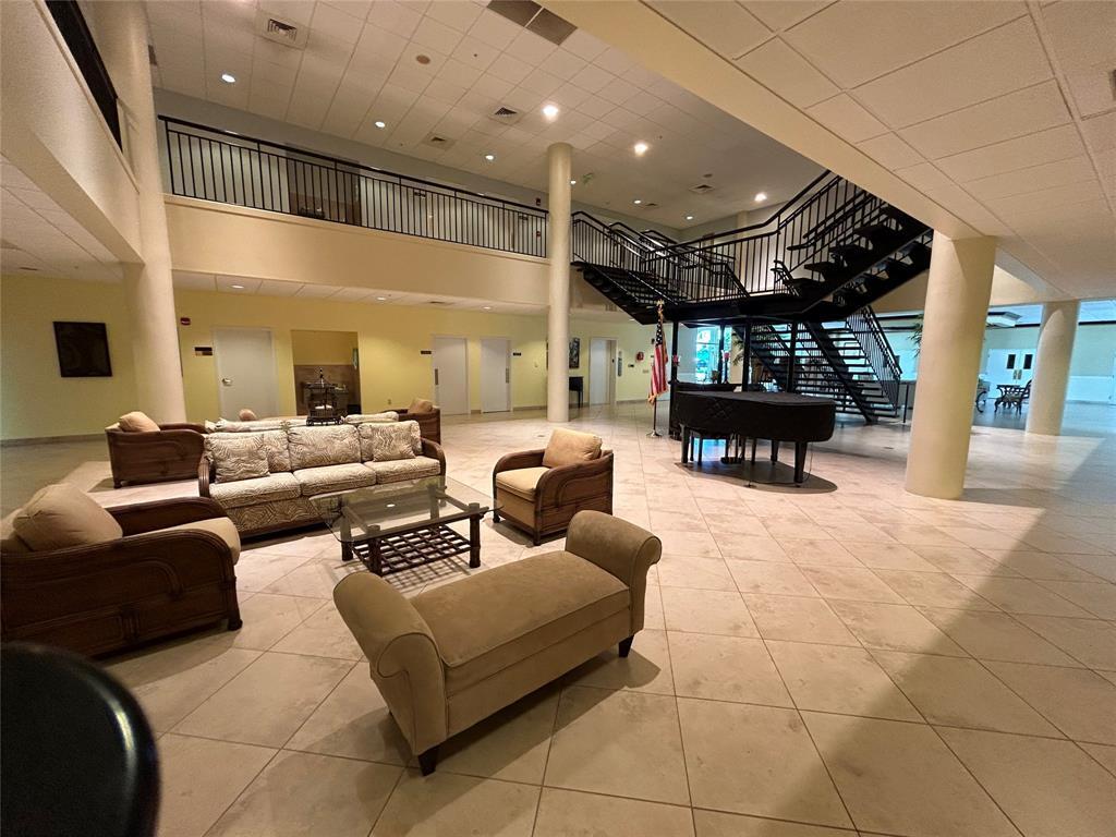 VILLAGE ROYALE GREENHILL CONDO - Residential