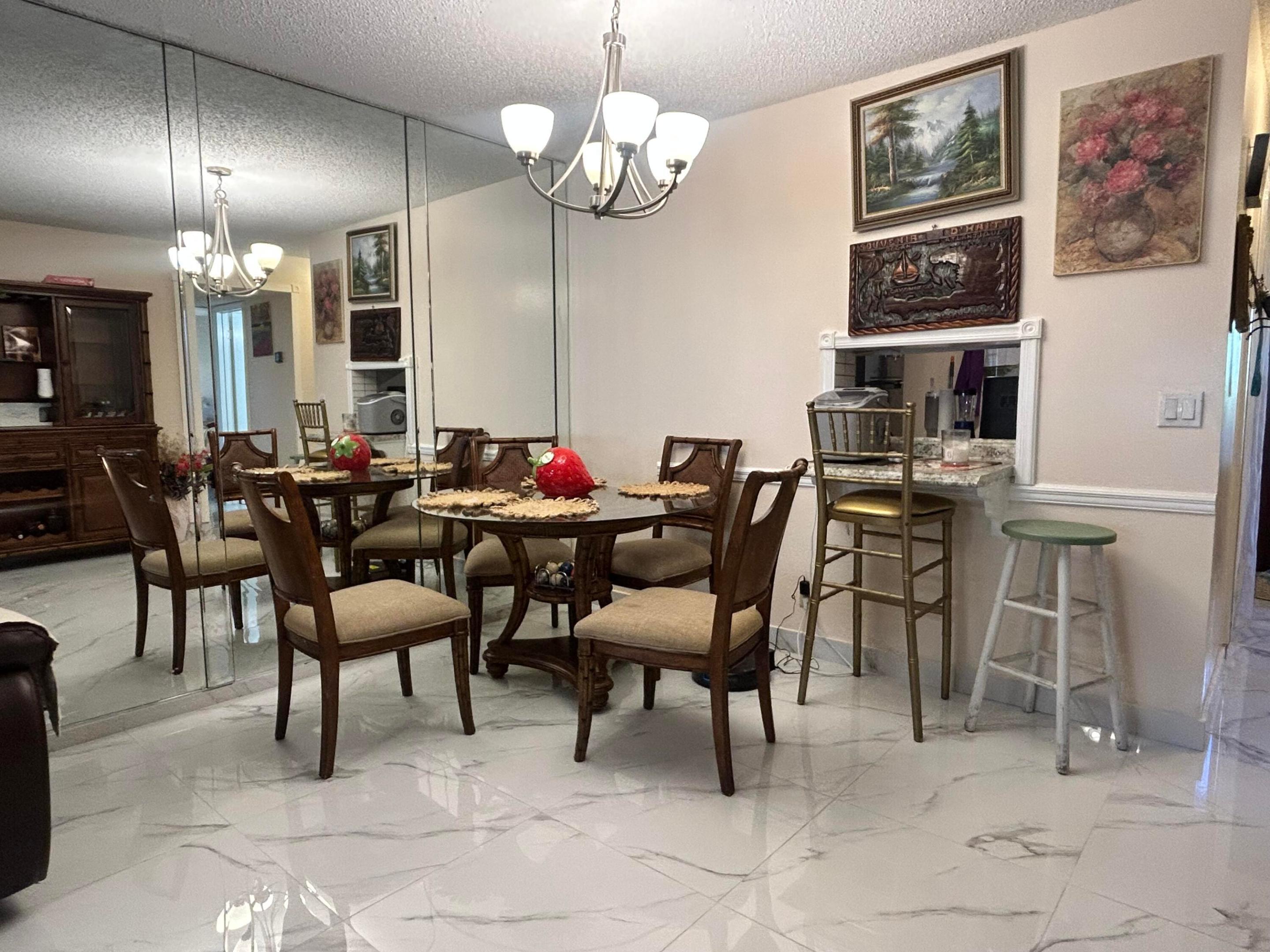 VILLAGE ROYALE GREENHILL CONDO - Residential