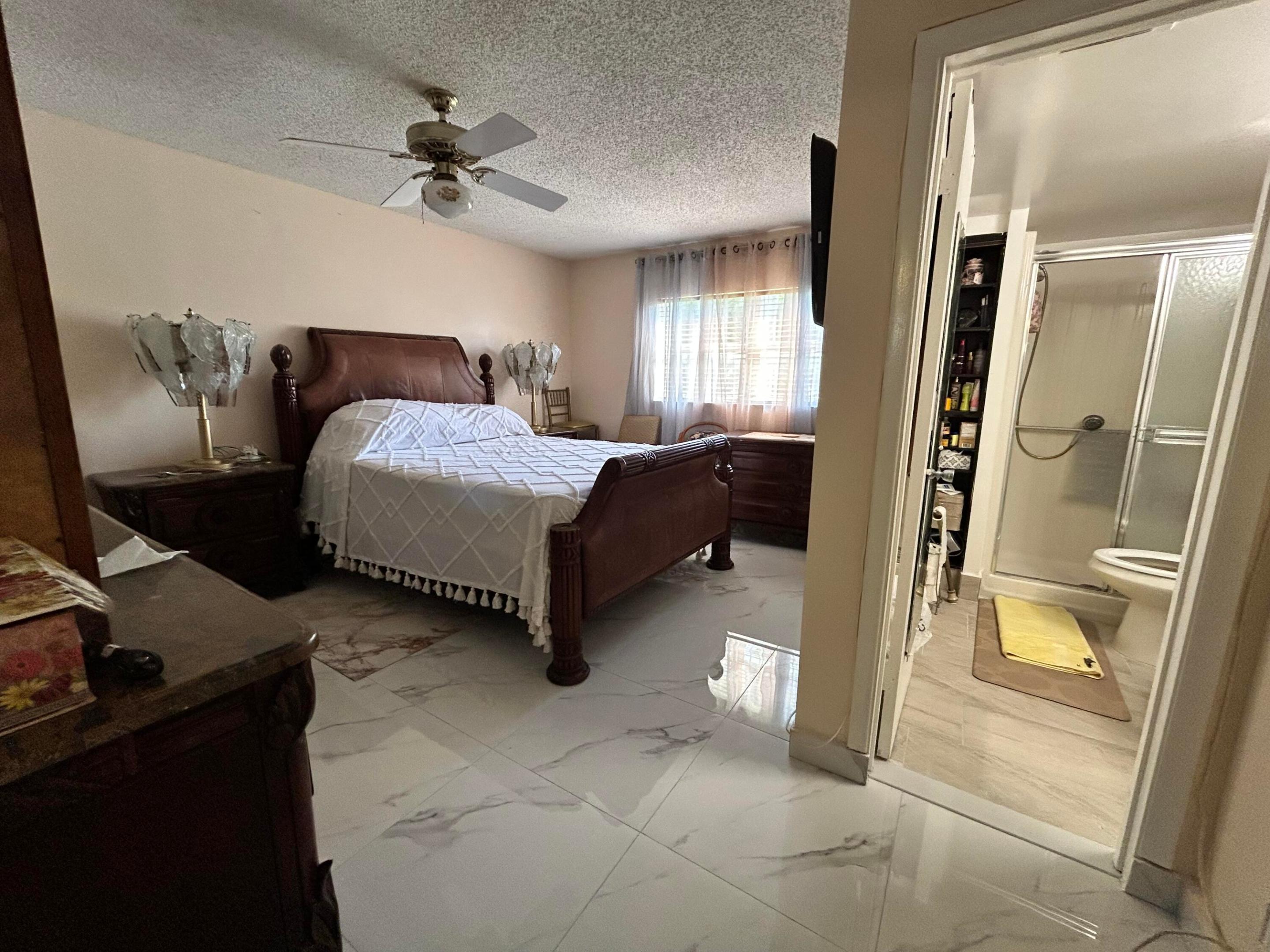 VILLAGE ROYALE GREENHILL CONDO - Residential