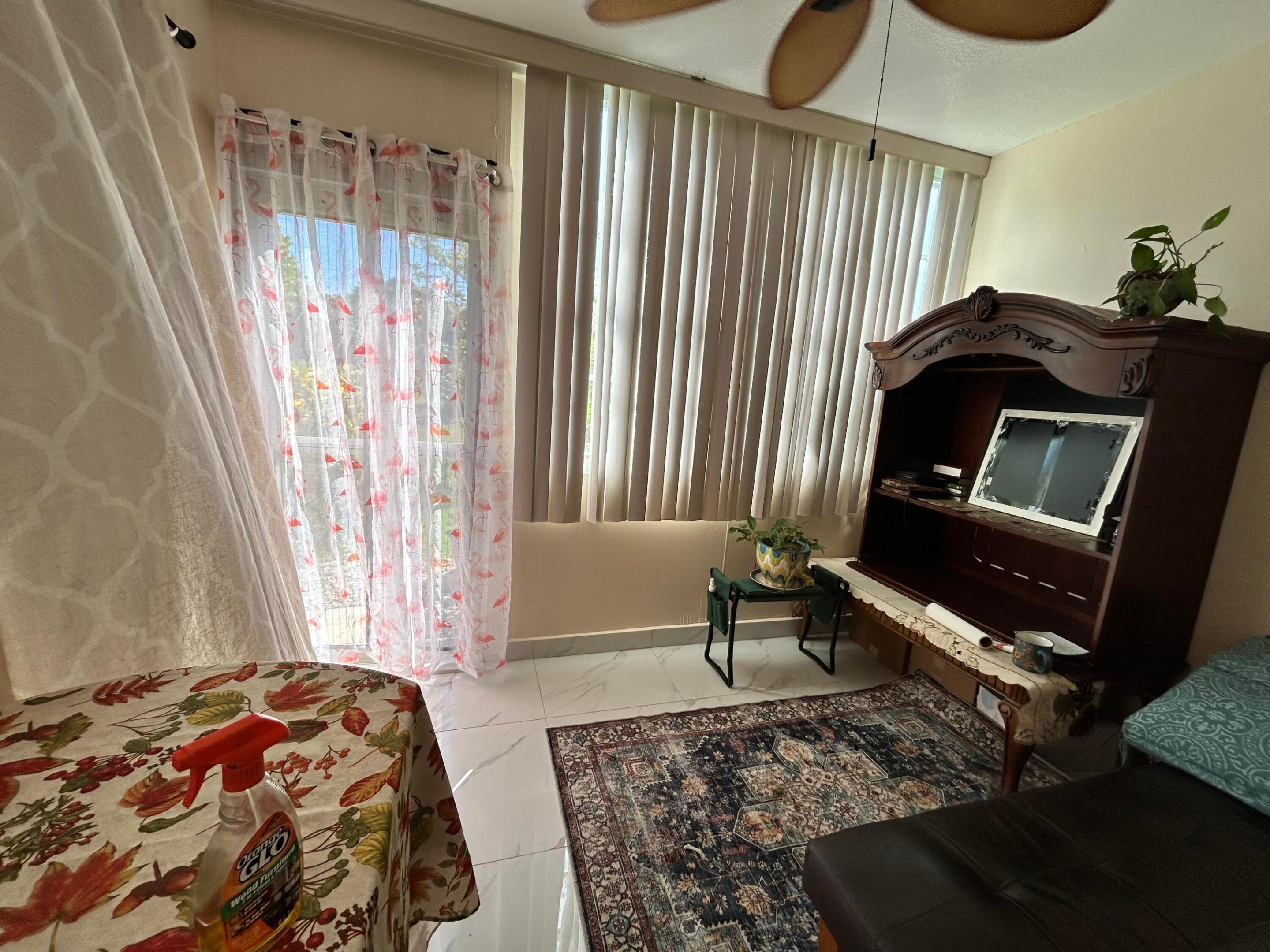VILLAGE ROYALE GREENHILL CONDO - Residential