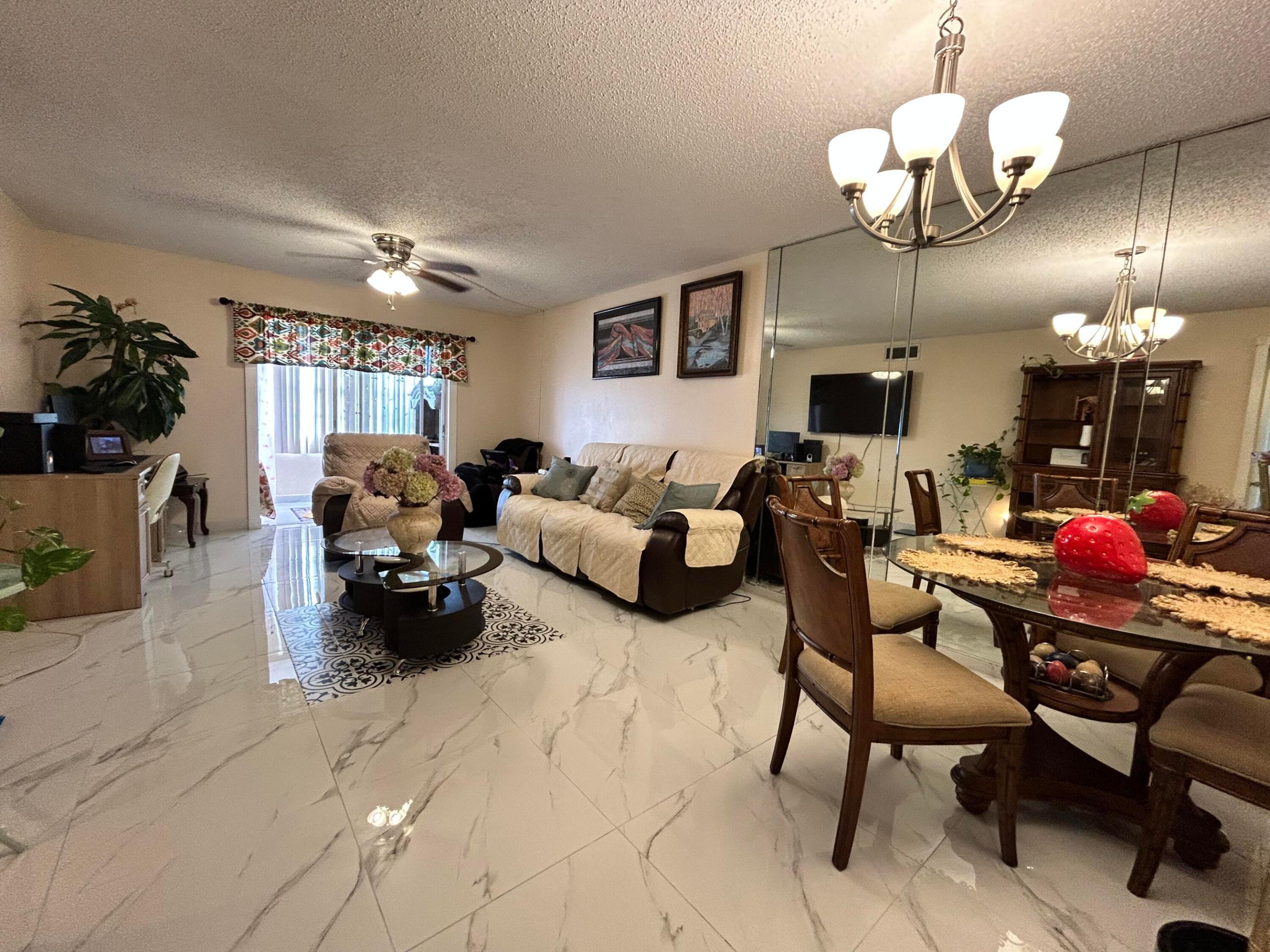 VILLAGE ROYALE GREENHILL CONDO - Residential