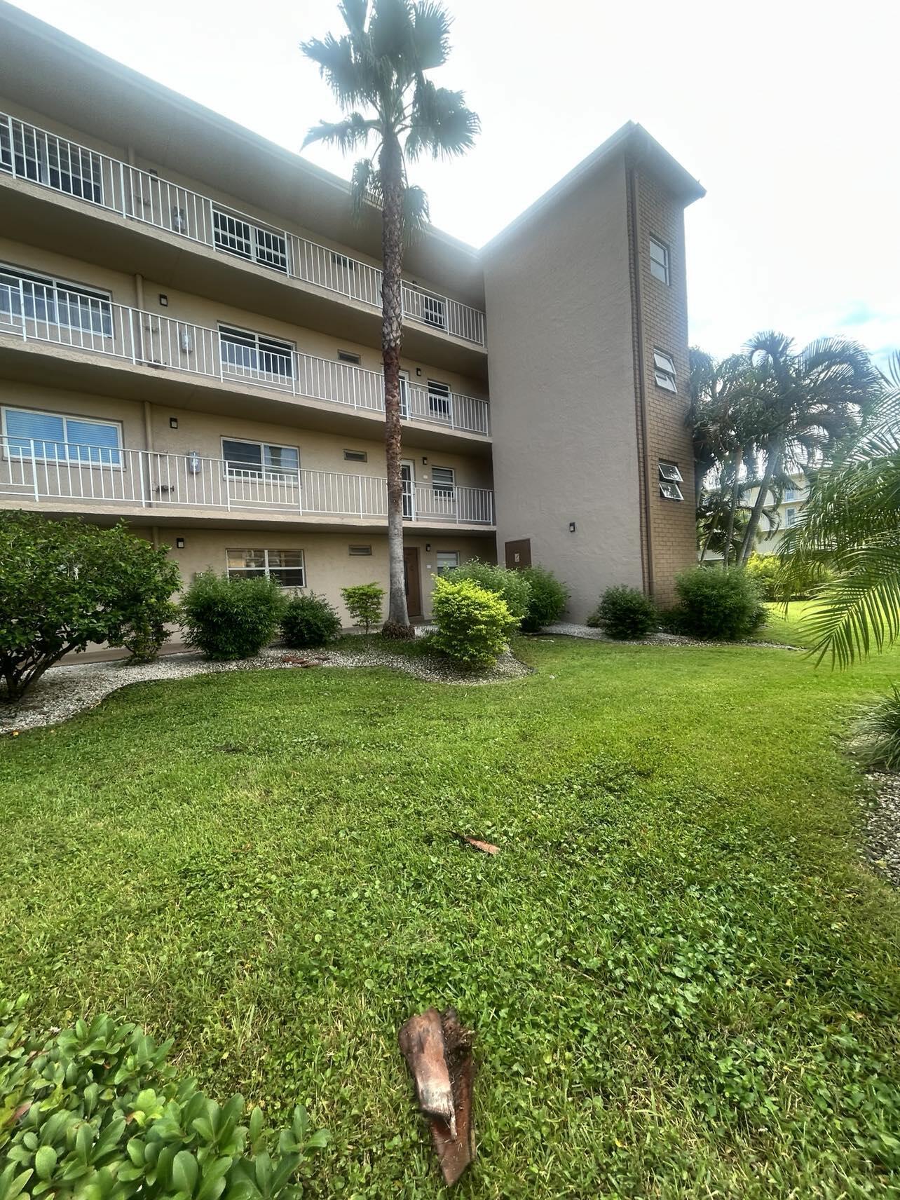 VILLAGE ROYALE GREENHILL CONDO - Residential