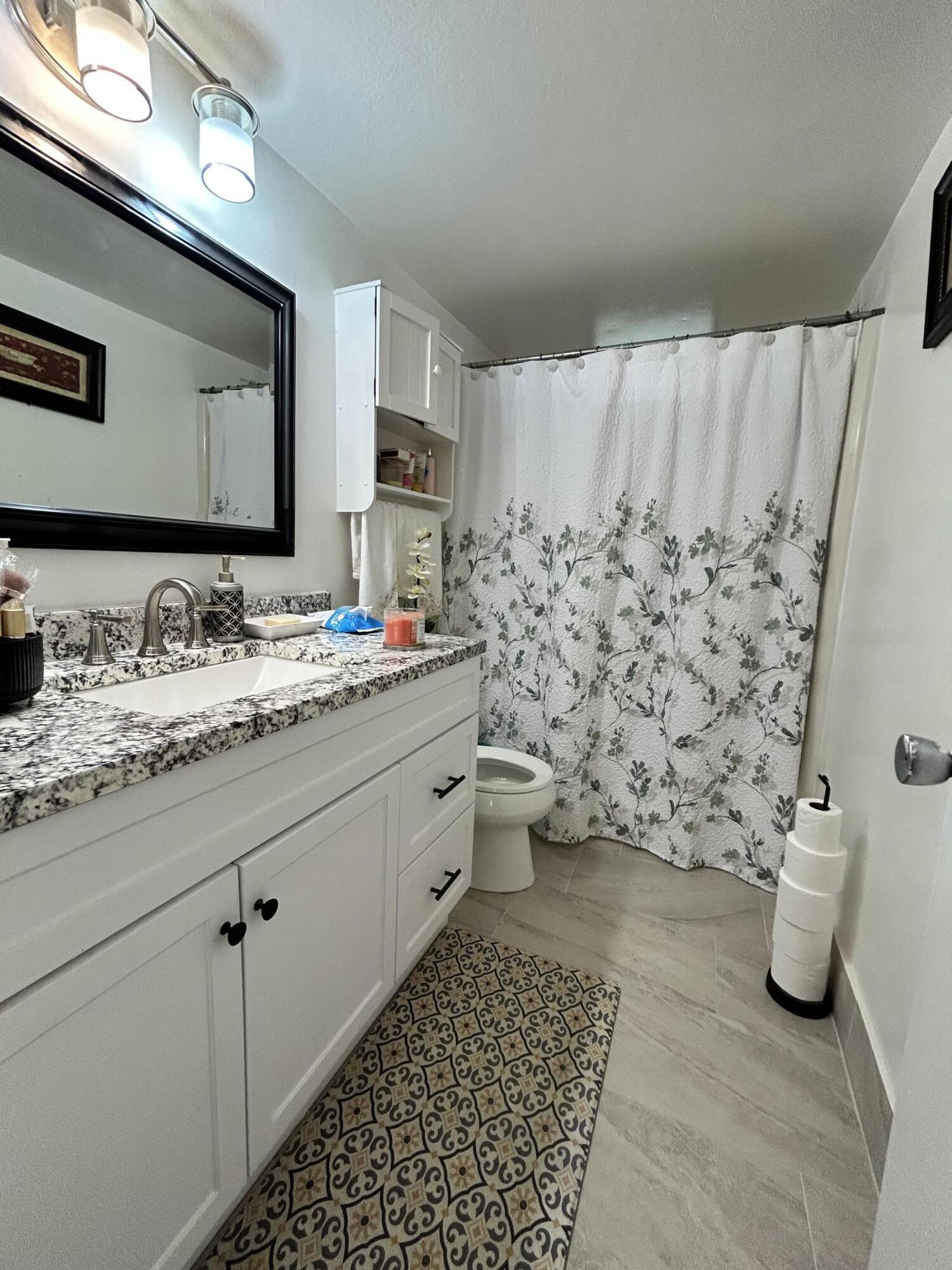 VILLAGE ROYALE GREENHILL CONDO - Residential