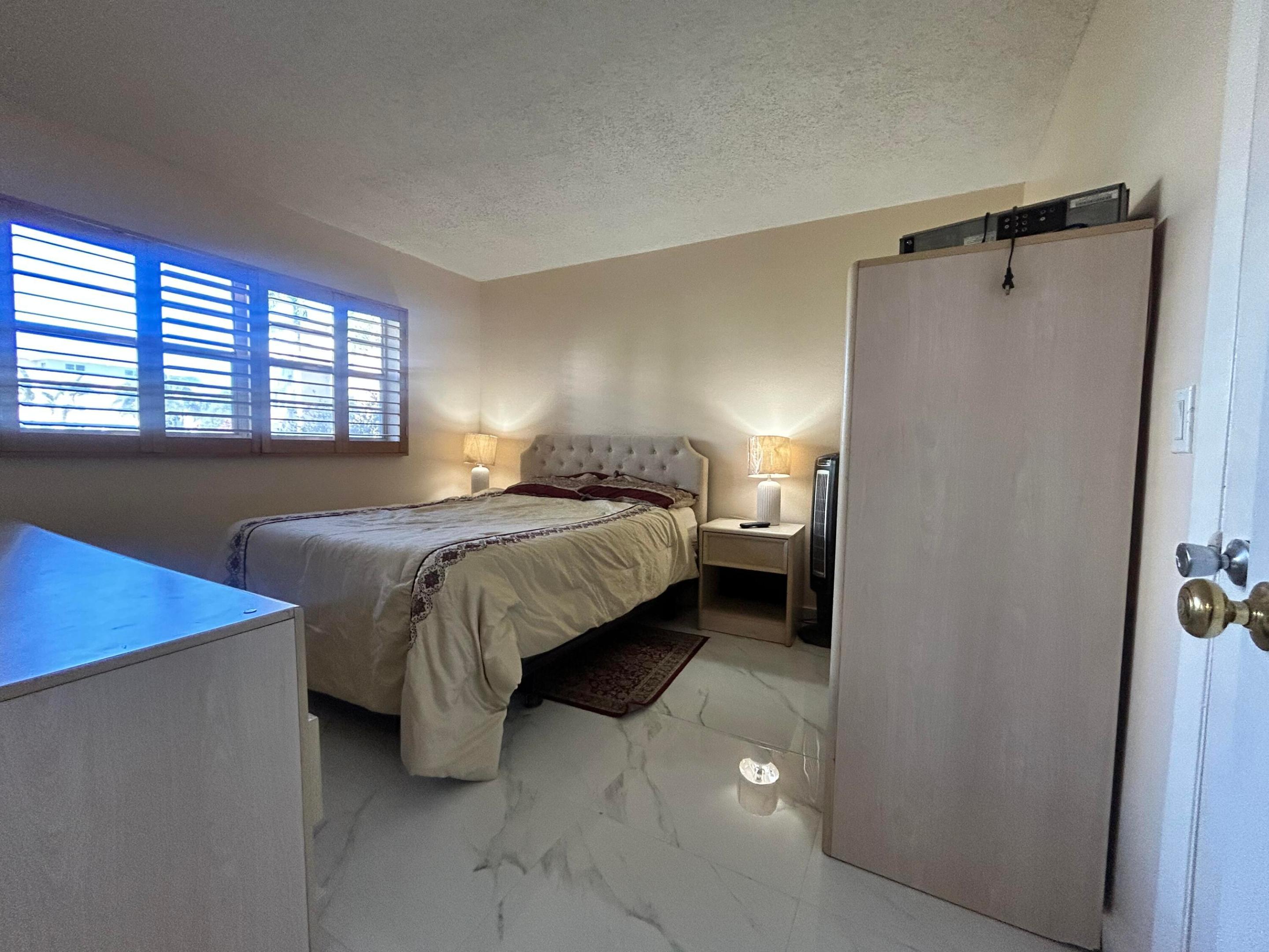 VILLAGE ROYALE GREENHILL CONDO - Residential